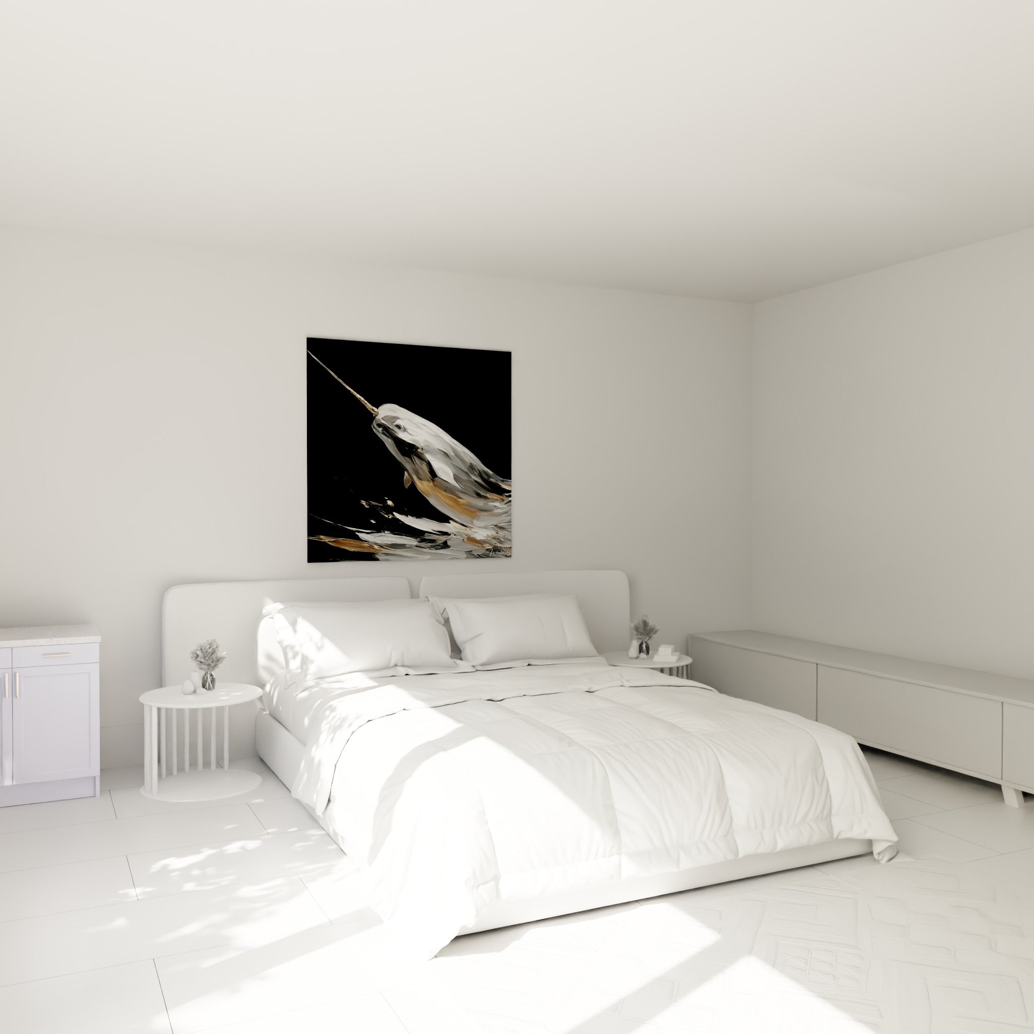 Créature marine grise et dorée, narval en mouvement, au-dessus d'un lit dans une chambre claire