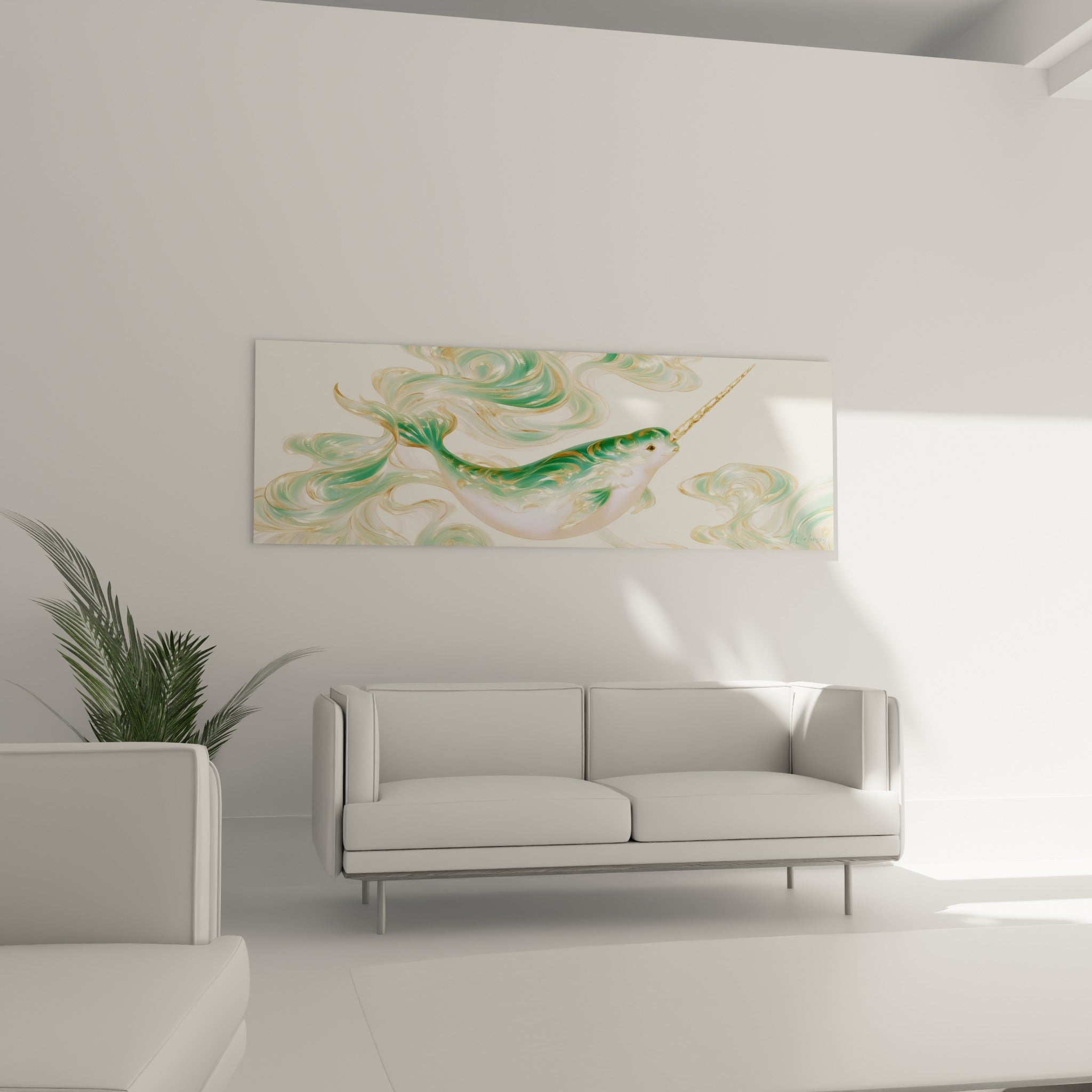 Narval nacré aux reflets or et vert, composition fluide, au-dessus d'un canapé dans un salon lumineux