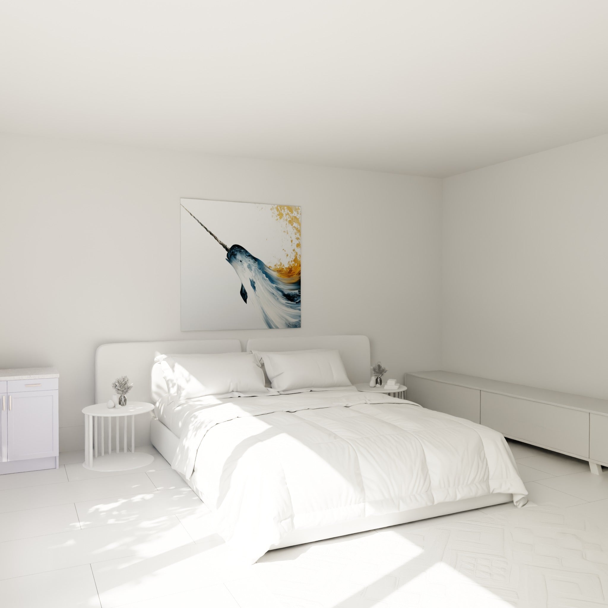 Créature marine bleu marine et blanche à défense fine, accrochée au-dessus d'un lit dans une chambre claire