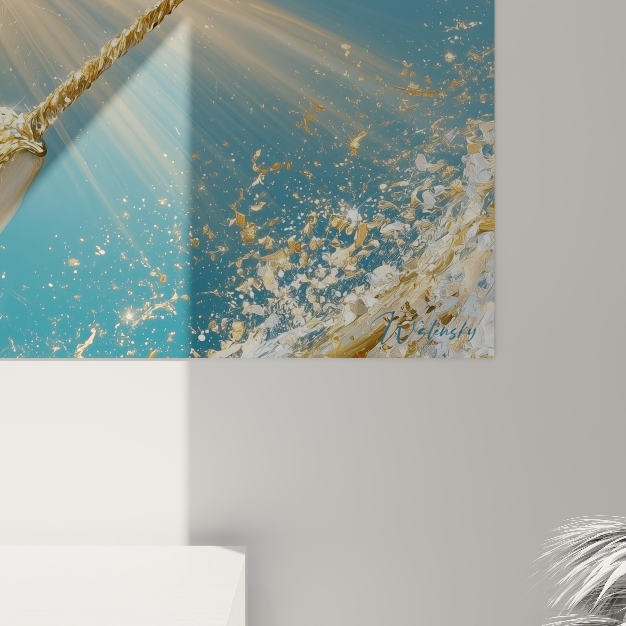 Empâtements dorés et coulures blanches se mêlent au bleu profond sur cette toile de narval