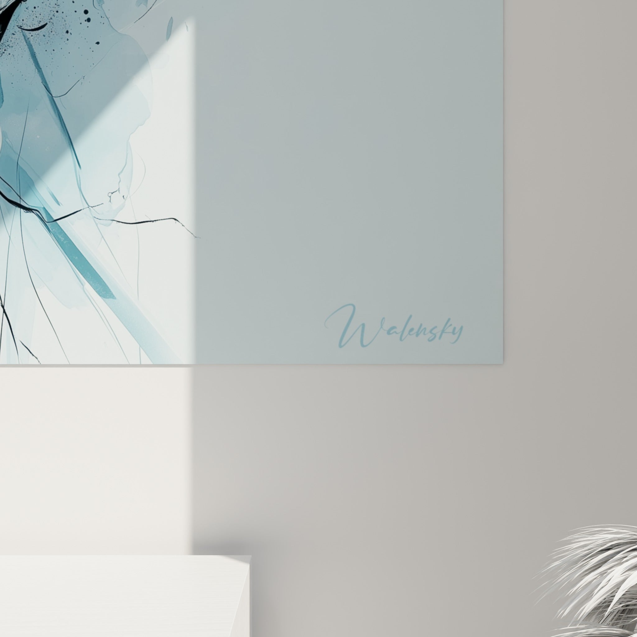 Traits d'encre noire et touches bleu ciel se mêlant en gros plan sur la corne du narval