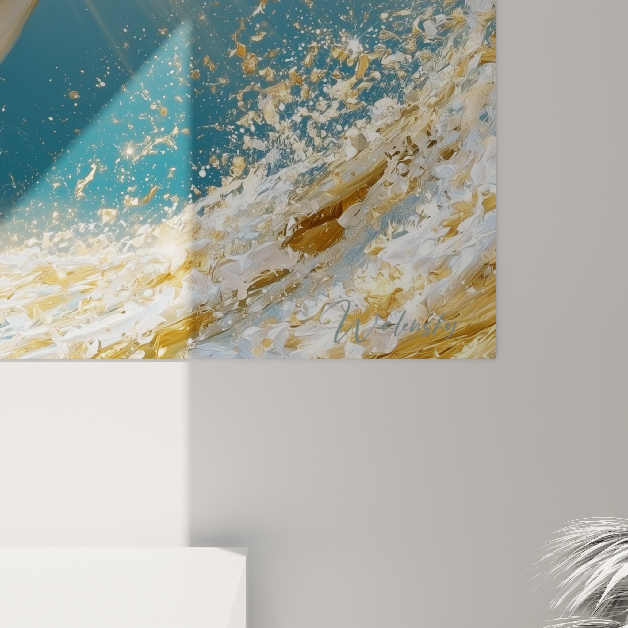 Empâtements dorés et texture granuleuse du tableau narval, coulures d'or sur fond bleu marine profond