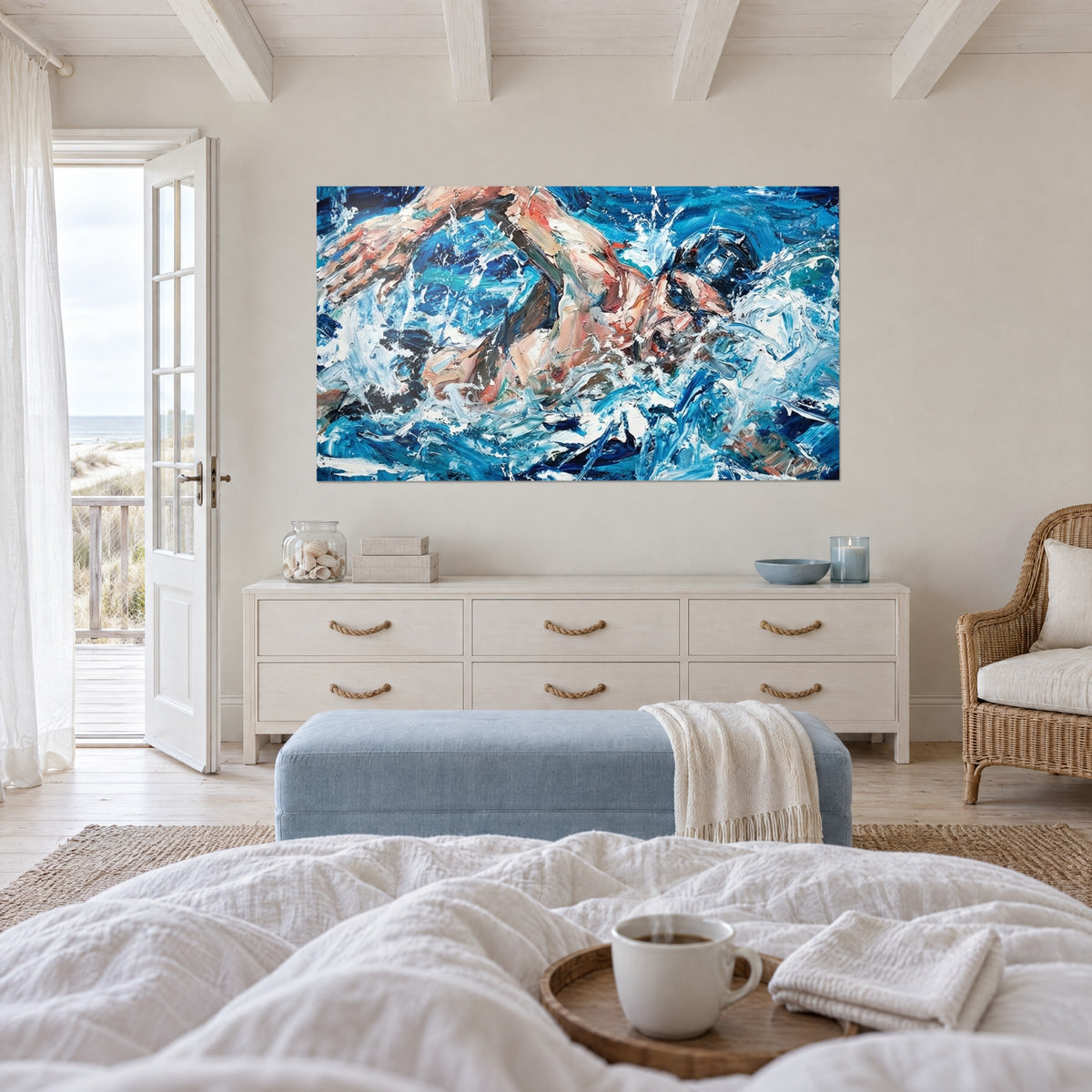 Quadro di un tuffatore in stile libero, braccio teso ocra rosato, acqua blu notte e schiuma avorio, sopra un letto in una camera luminosa