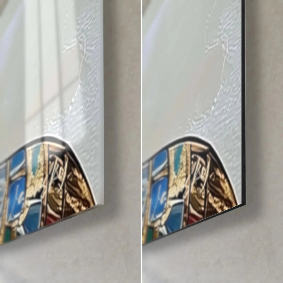 Cuadro busto de Nefertiti en mosaico dorado y azul, esquina inferior derecha: cristal acrílico brillante a la izquierda, Dibond mate a la derecha