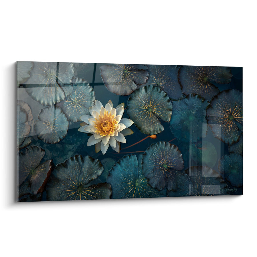 Gouden Lotusbloem op Blauw Bladwerk - Aquatische Sereniteit - Waterlelie Editie