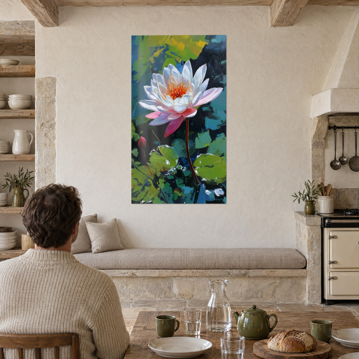 Schilderij witte waterbloem met roze bloemblaadjes, olijfgroene en turquoise accenten, gezien vanaf een rustieke keukentafel