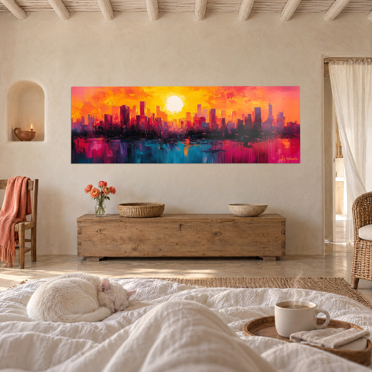 Cuadro de panorama urbano abrasador, cielo naranja vivo, barrios púrpuras, reflejos azul pato y magenta, encima de una cama en un dormitorio claro
