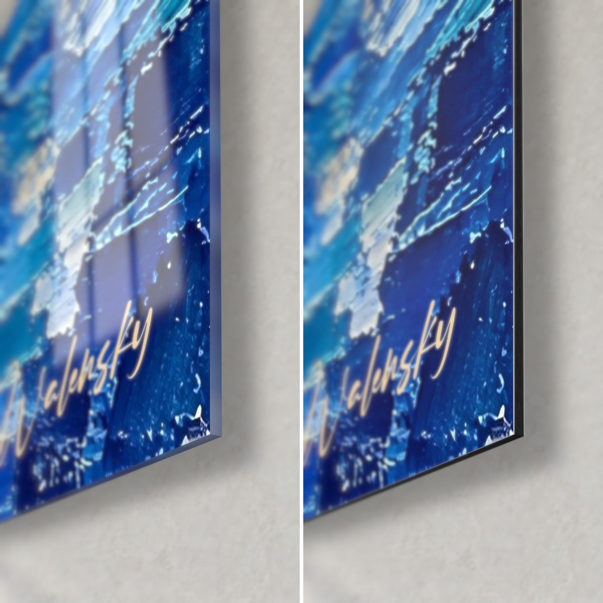 Schilderij zeilboot geschilderd met dikke blauwe en okerkleurige penseelstreken, rechtsonder: glanzend glas links, mat Dibond rechts, 3 mm rand