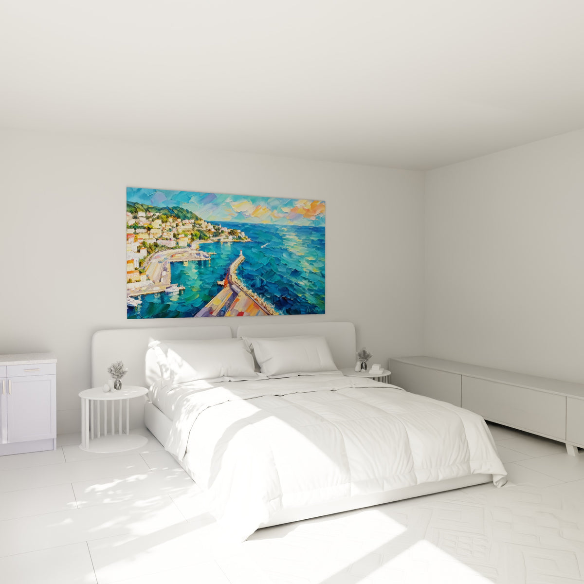 Jetée méditerranéenne bleu profond et terracotta, phare rouge, au-dessus d'un lit dans une chambre claire
