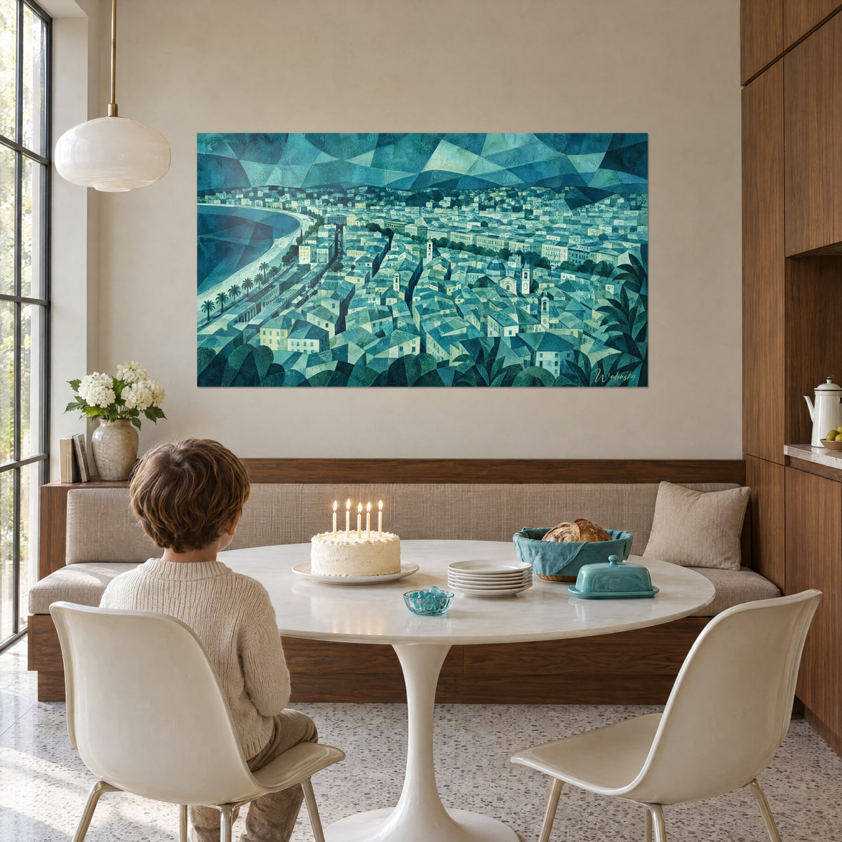 Gemälde mediterrane Stadt in Enten-Blau und Wassergrün facettiert, Kirchtürme und Küste, an einem Geburtstagstisch in Nizza