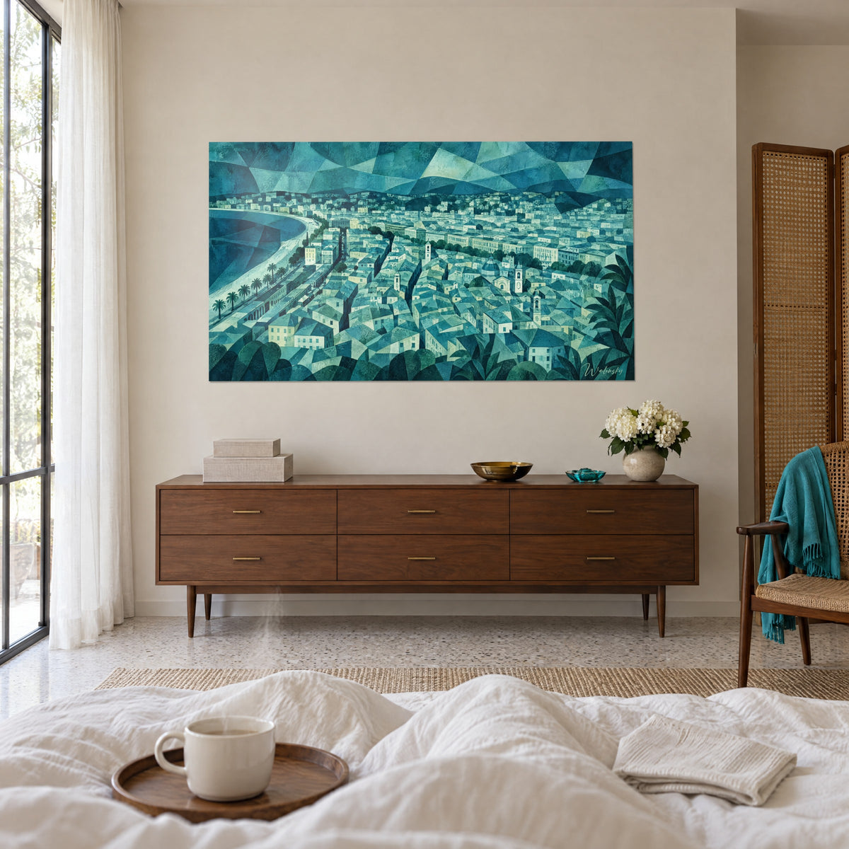 Gemälde Côte-d'Azur-Stadt aus der Vogelperspektive, Mosaik aus Türkis- und Jadegrüntönen, Palmen, über einem Bett in einem hellen Schlafzimmer