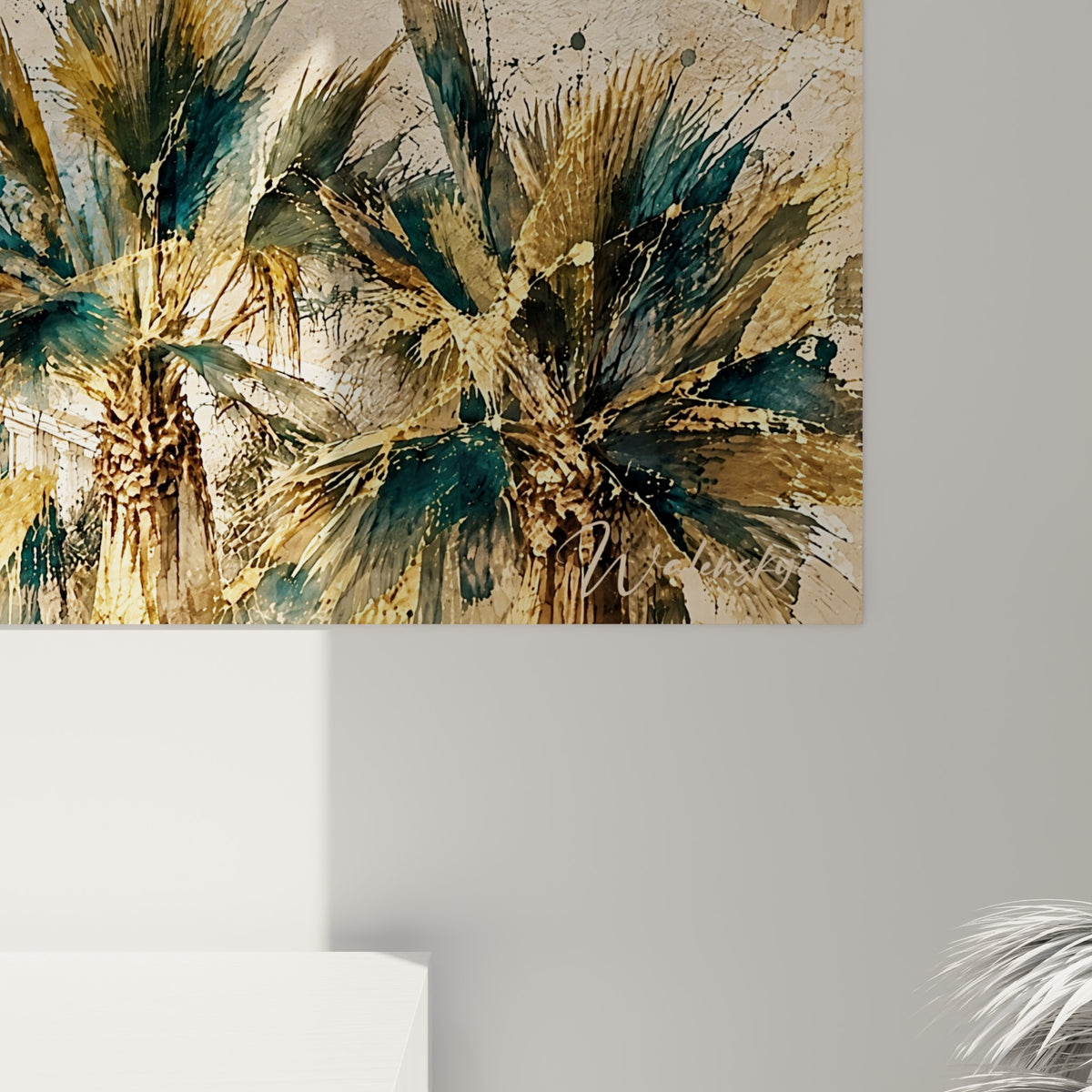 Détail des empâtements dorés et coulures bleu anthracite se mêlant sur la toile de cette œuvre côtière