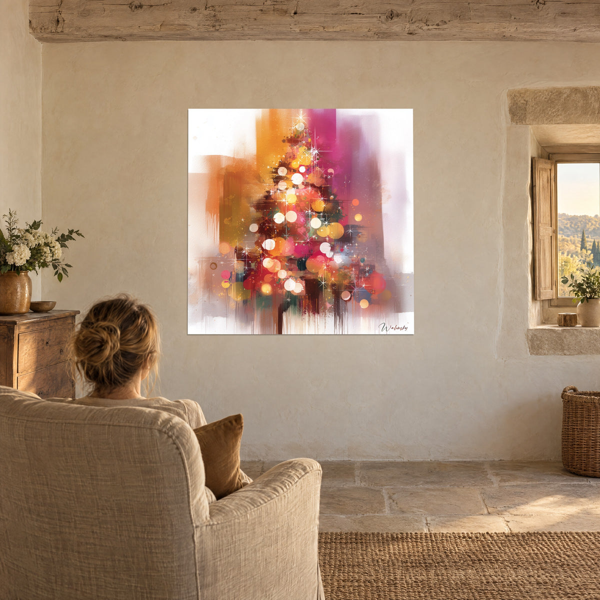 Cuadro árbol de Navidad centelleante en rectángulos albaricoque y violeta, halos marfil, frente a un sillón beige junto a una ventana
