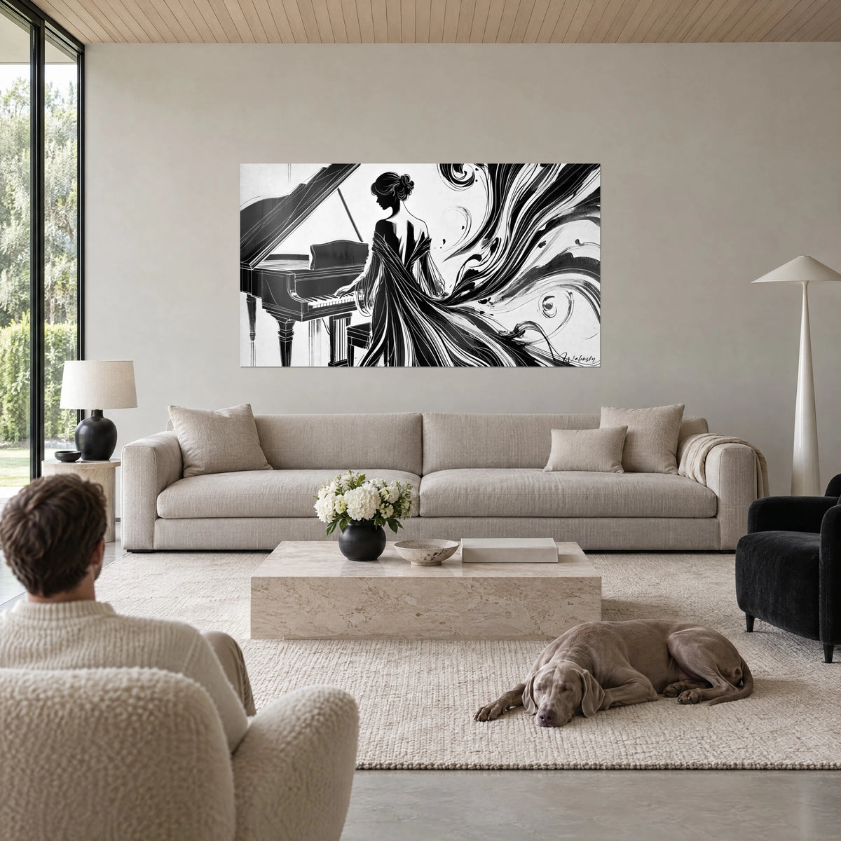 Schilderij pianiste in vloeiende zwarte jurk op witte achtergrond, knot en vleugelpiano, boven een bank in een lichte woonkamer