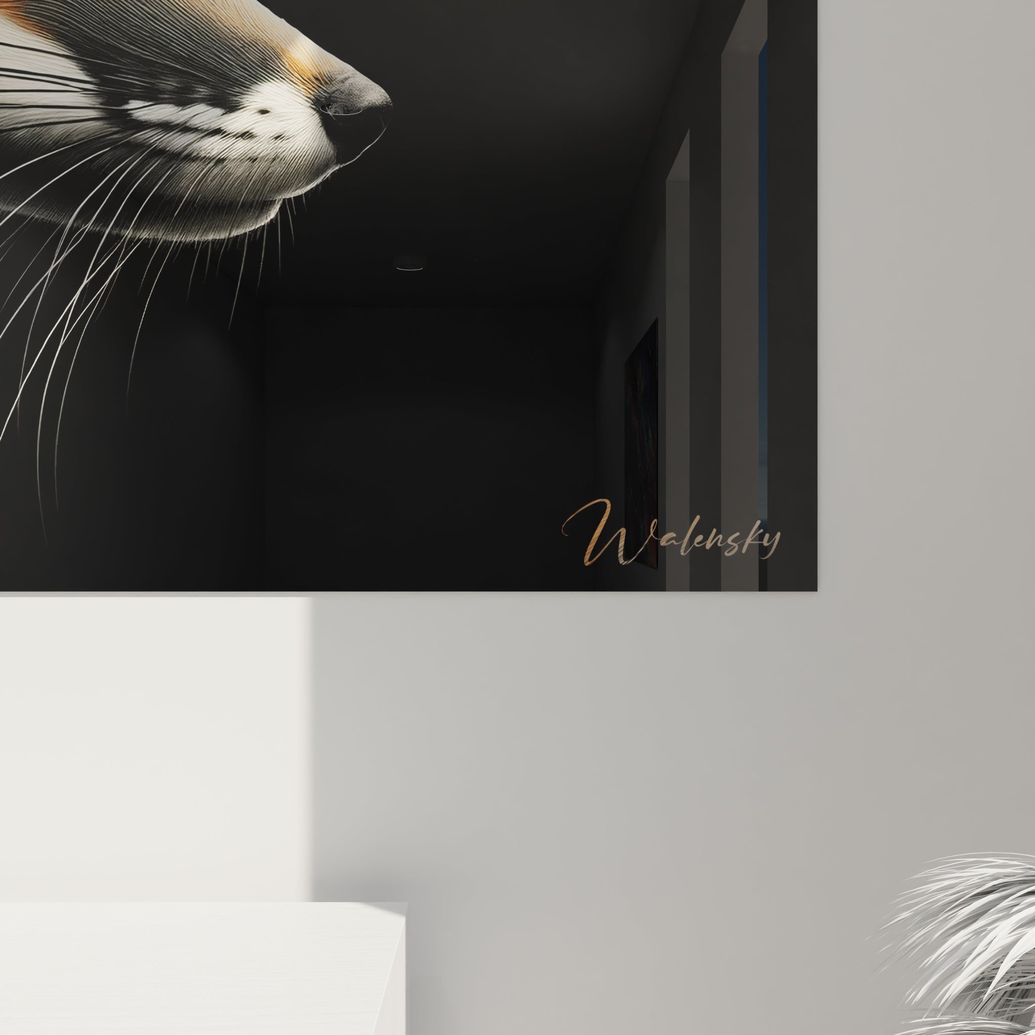 Un tableau d'animal présentant le profil d'un renard au pelage tricolore minutieusement détaillé. La texture veloutée des poils et leur direction naturelle sont rendues avec précision, créant des zones de blanc crémeux, de roux cuivré et de noir profond. Les détails fins comme les vibrisses et les poils des oreilles ressortent distinctement sur l'arrière-plan noir.
