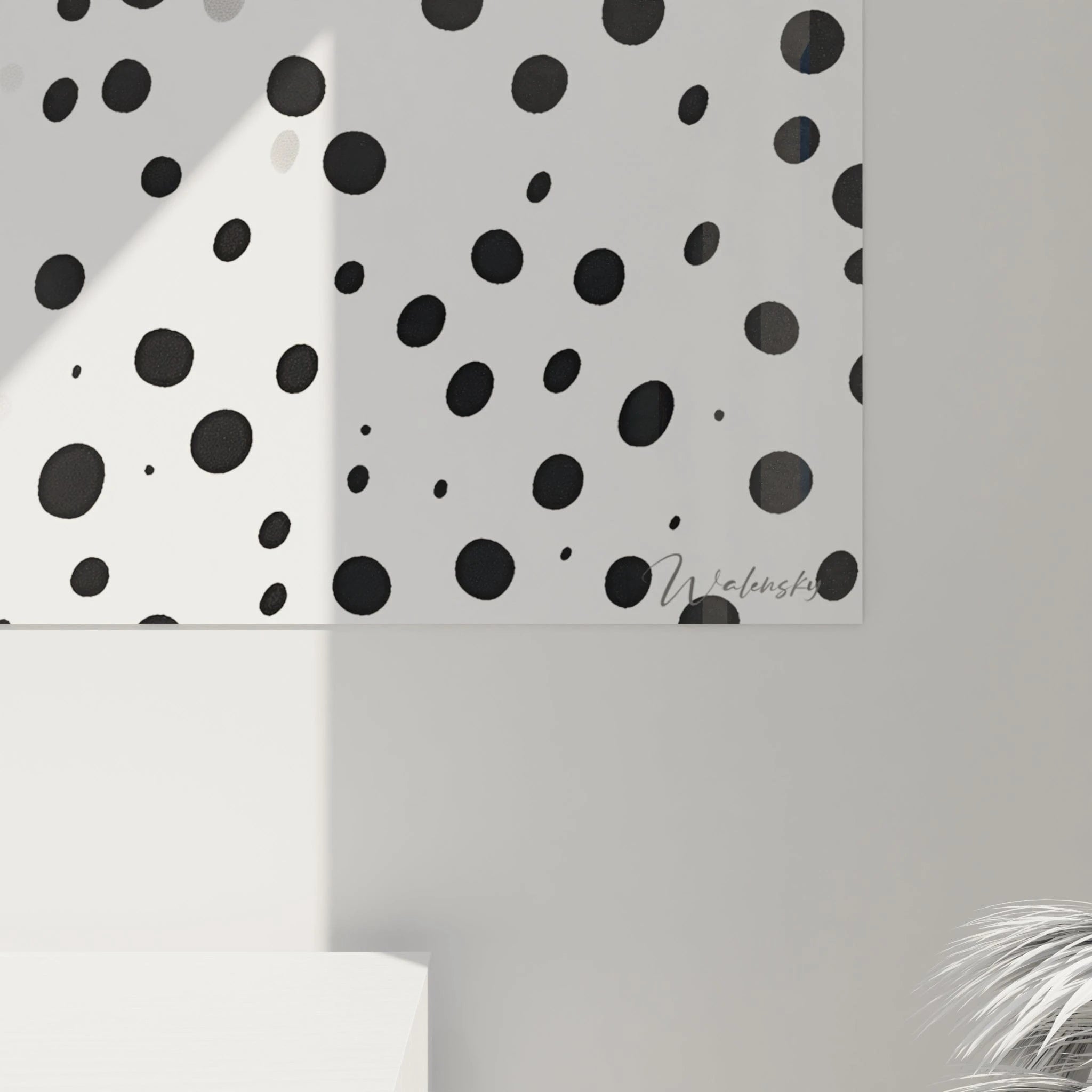 Tableau tacheté noir et blanc de Walensky avec des motifs de cercles sur fond blanc