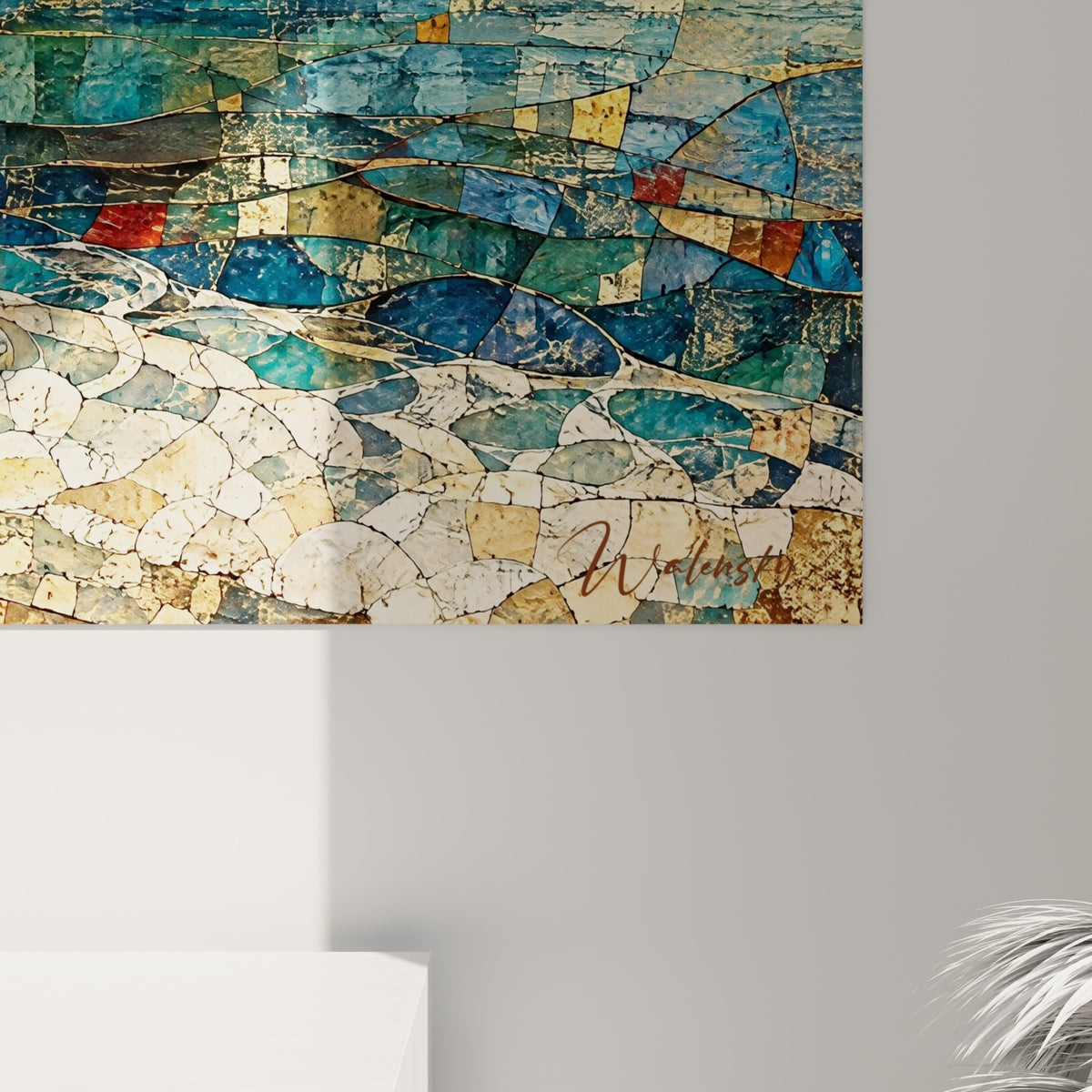 Fragments de couleur bleu et doré en gros plan, texture mosaïque dense sur la toile accrochée