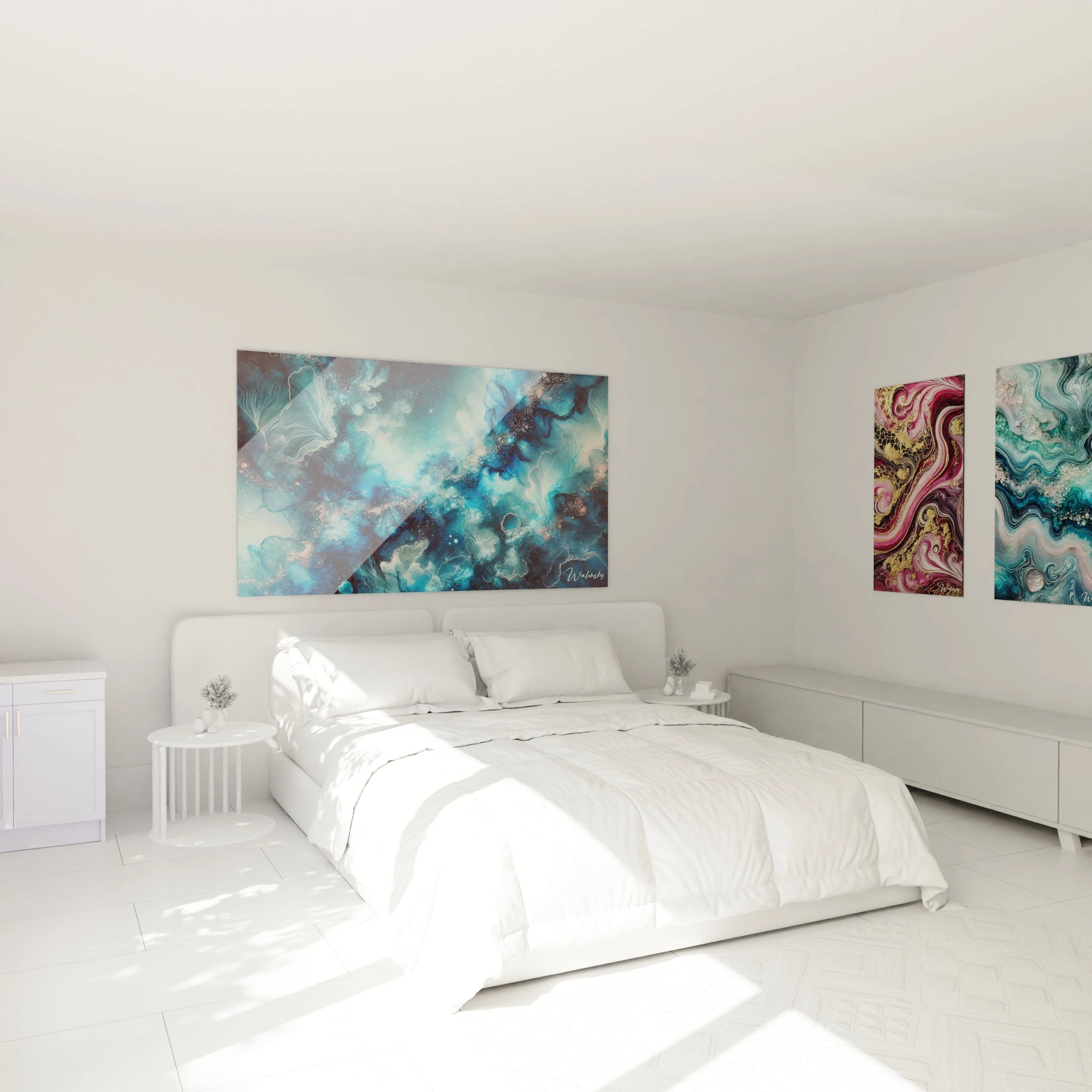 Accroché au-dessus du lit, ce tableau style epoxy plonge la chambre dans une atmosphère apaisante. Les tons bleus et dorés apportent une touche céleste parfaite pour la relaxation.

