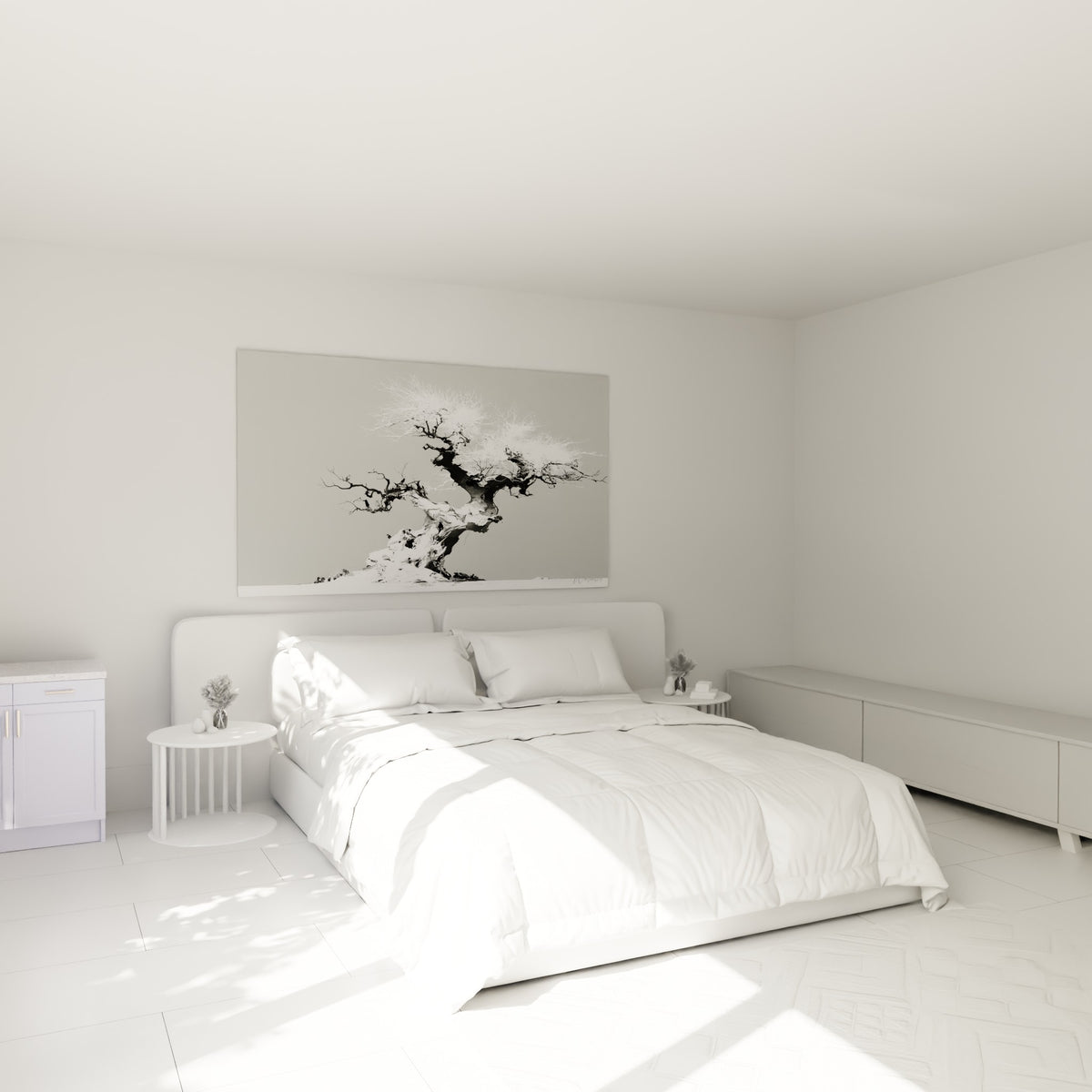 Silhouette tourmentée de l'olivier noir et blanc suspendue au-dessus d'un lit dans une chambre claire