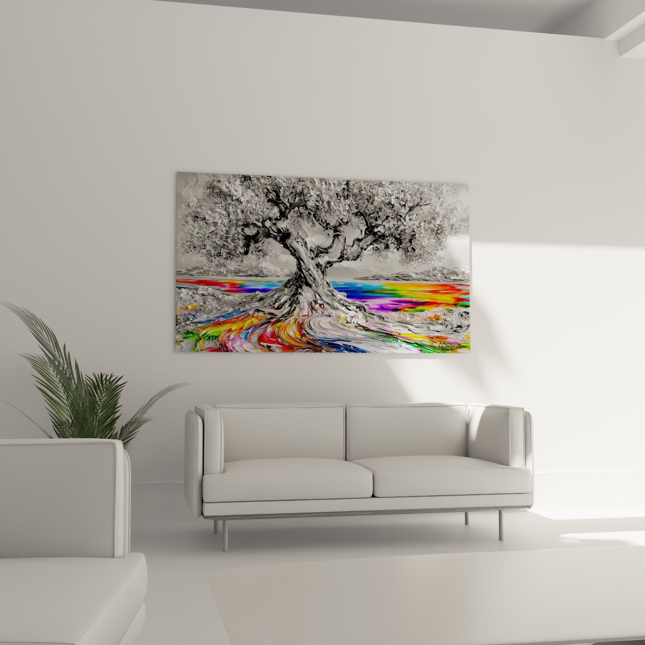 Arbre gris aux branches sculptées et racines arc-en-ciel accrochées au-dessus d'un canapé dans un salon lumineux