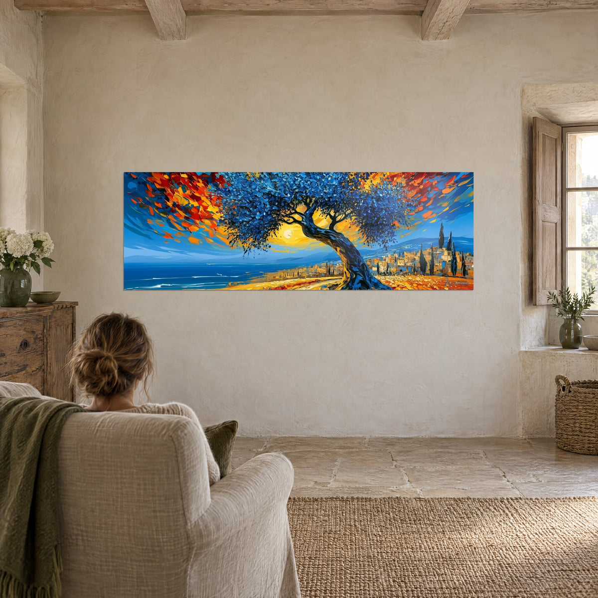 Quadro albero dalle foglie di zaffiro e brace, sole pallido, villaggio bianco sull'acqua, osservato da una poltrona beige