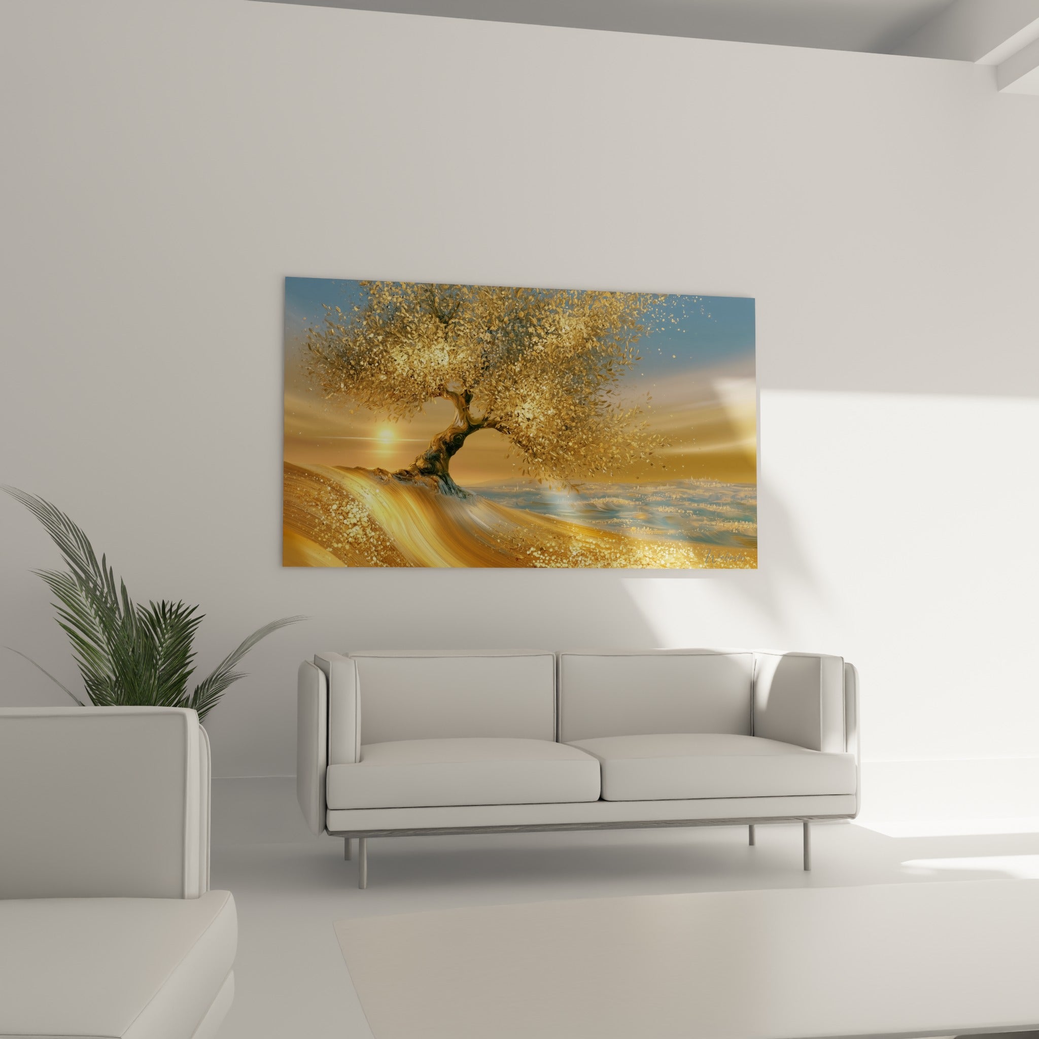 Feuillage scintillant bleu et or accroché au-dessus d'un canapé dans un salon lumineux