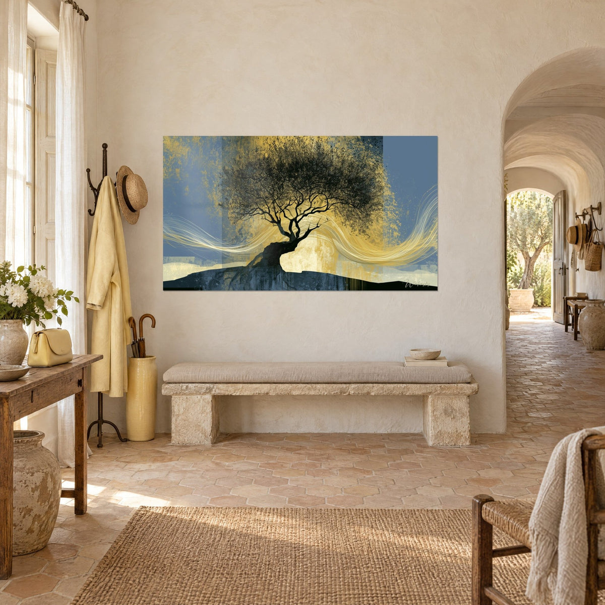 Gemälde verwunden Baum mit Tintenzweigen, cremefarbene und ockerfarbene Schwünge, über einer Steinbank in einem provenzalischen Landhaus