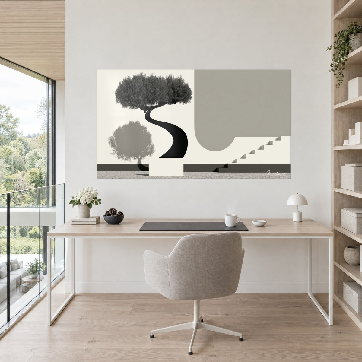Tableau arbre noir en S sur grande arche grise, escalier blanc et ombre portée, accroché derrière un bureau clair à côté d'une bibliothèque