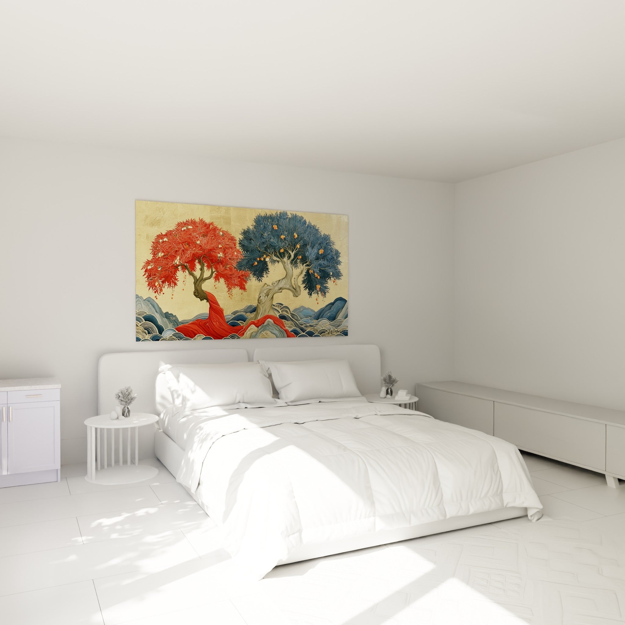 Deux oliviers rouge vif et bleu marine sur fond doré, accrochés au-dessus d'un lit dans une chambre claire