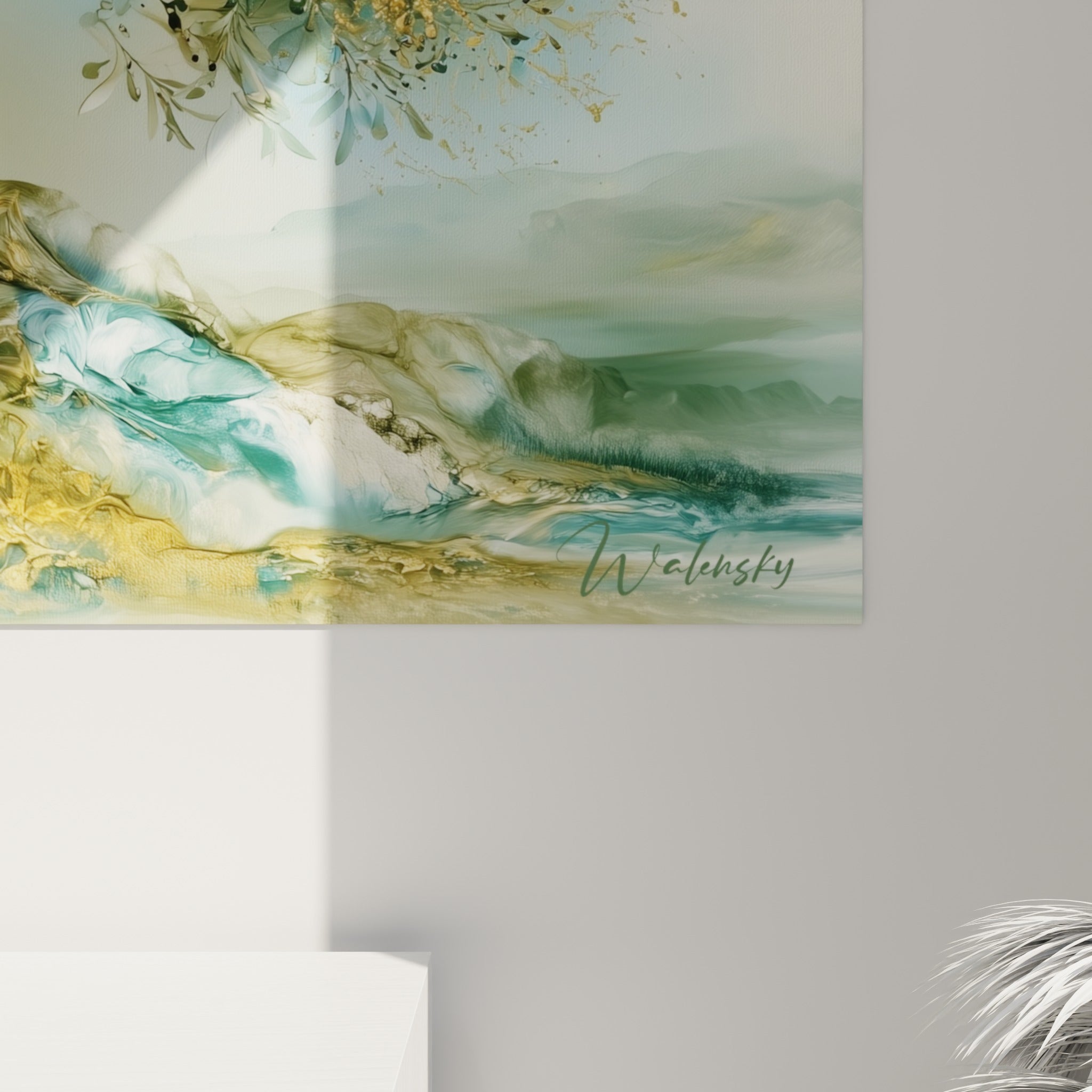 Détail du tronc marbré doré et vert où les coulures turquoise se mêlent au grain de la toile