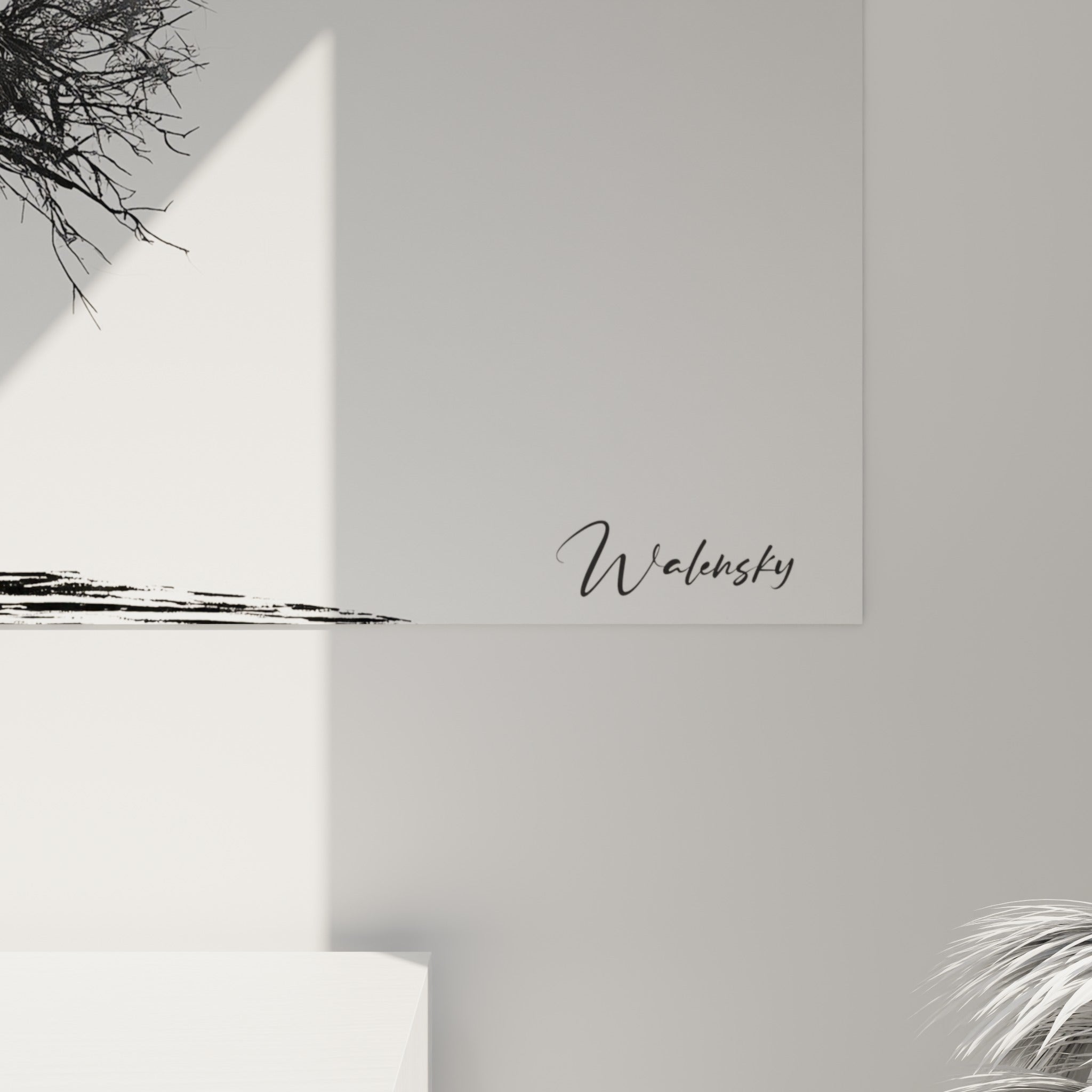 Détail des branches fines et du tronc noueux de l'olivier, encre noire dense contre le gris dégradé
