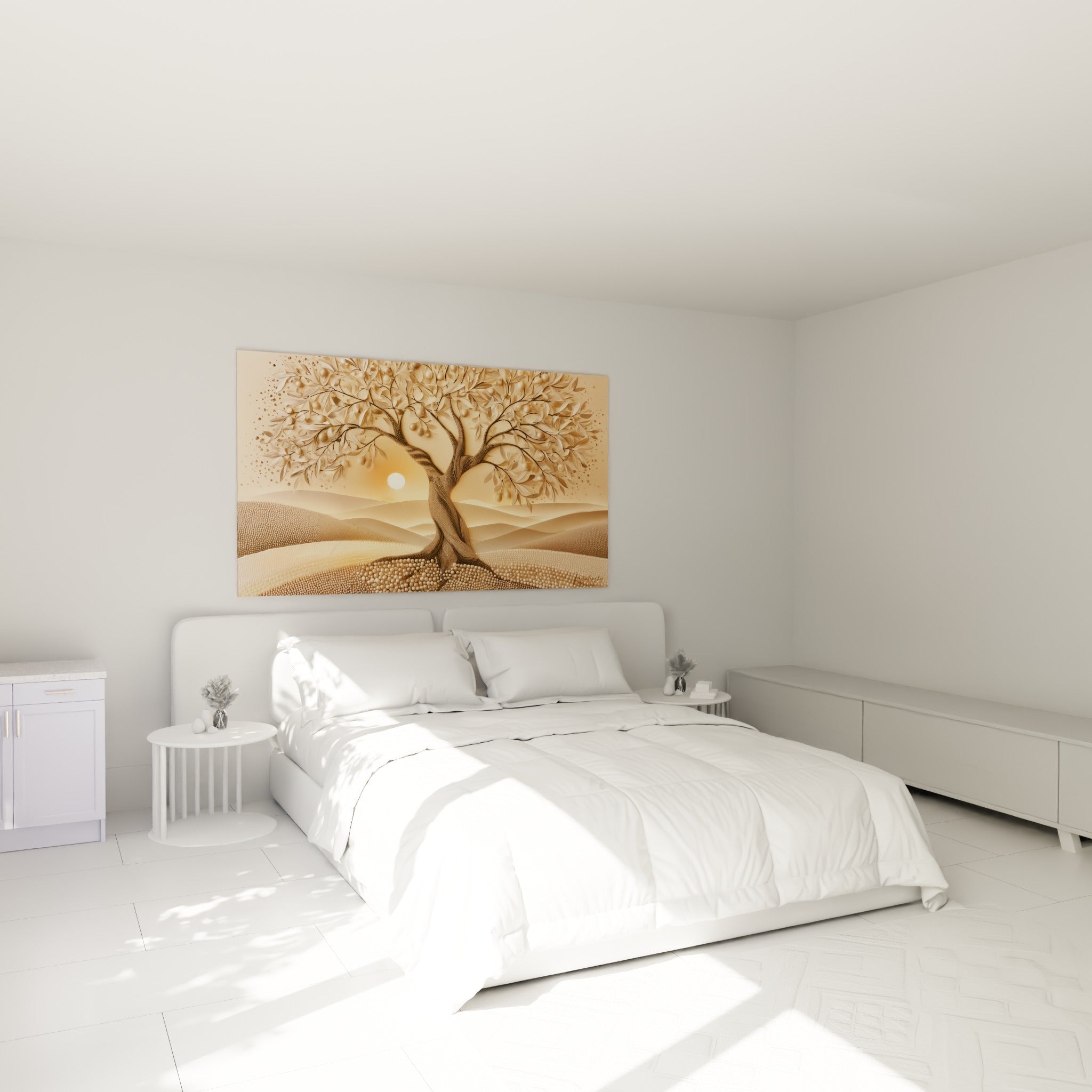 Arbre doré aux branches sculptées trône au-dessus d'un lit dans une chambre claire