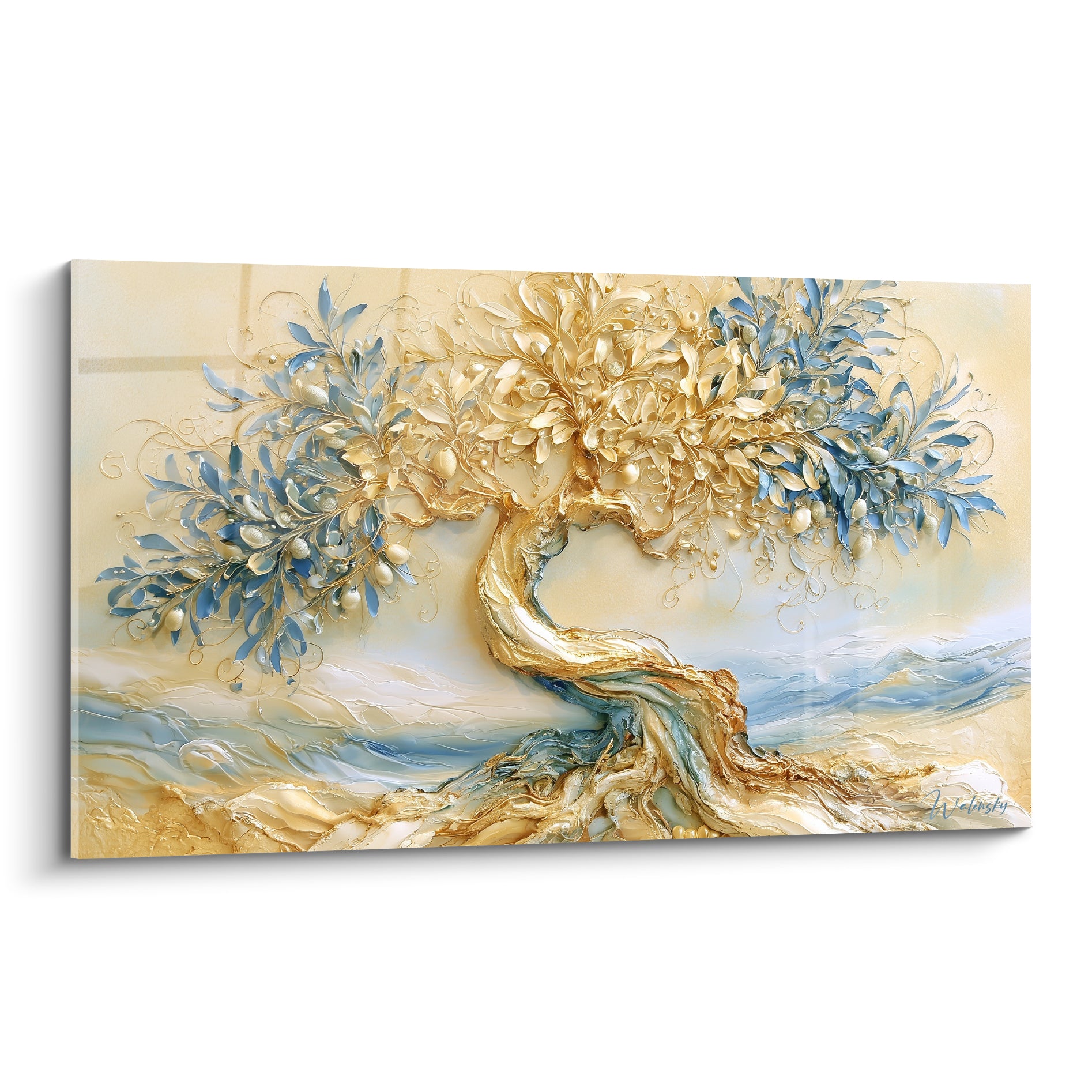 Olivier doré aux racines sableuses et feuillage bleu pastel, tronc sculpté en relief.