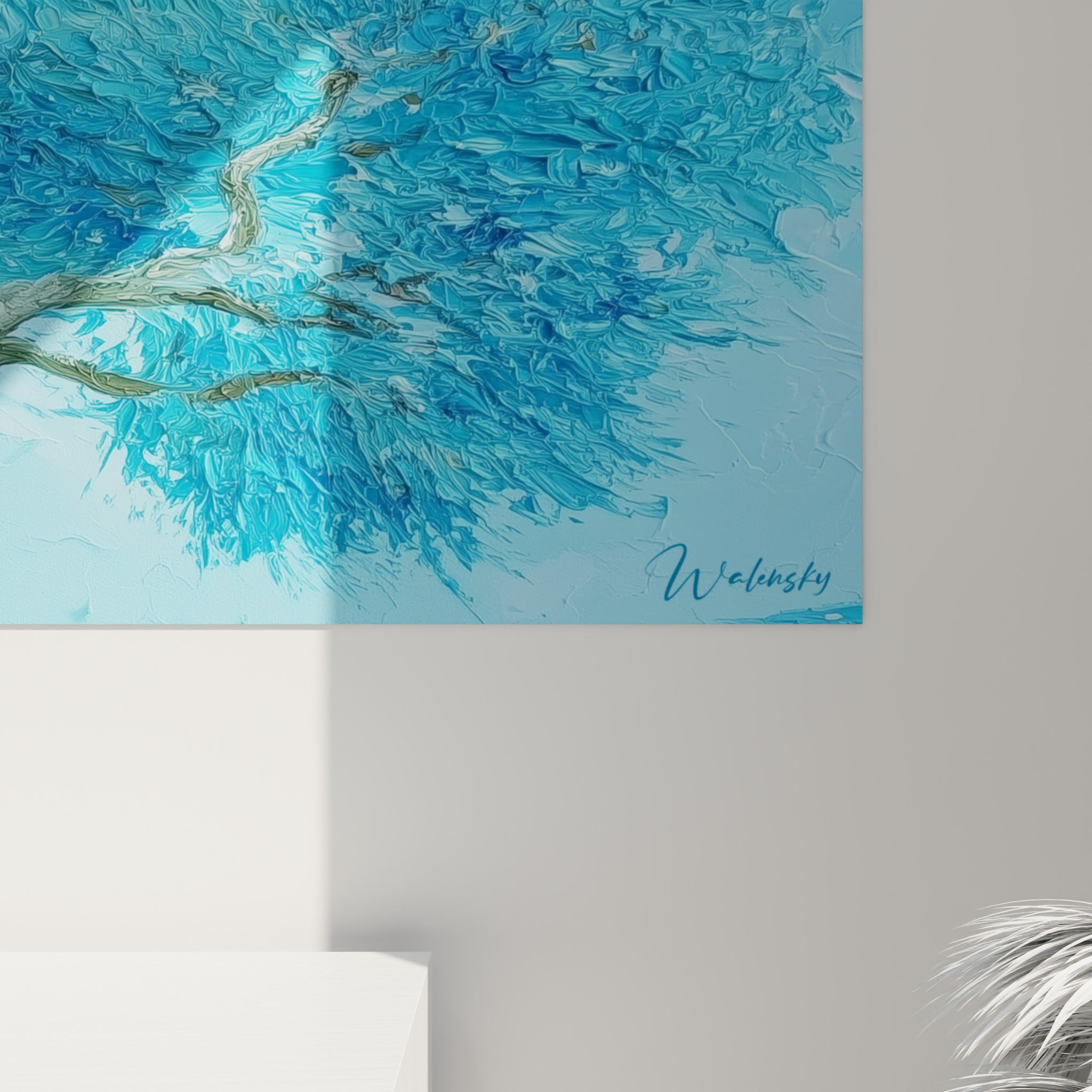 Empâtements épais bleu turquoise et gris anthracite révélant la matière du tronc noueux de l'olivier peint