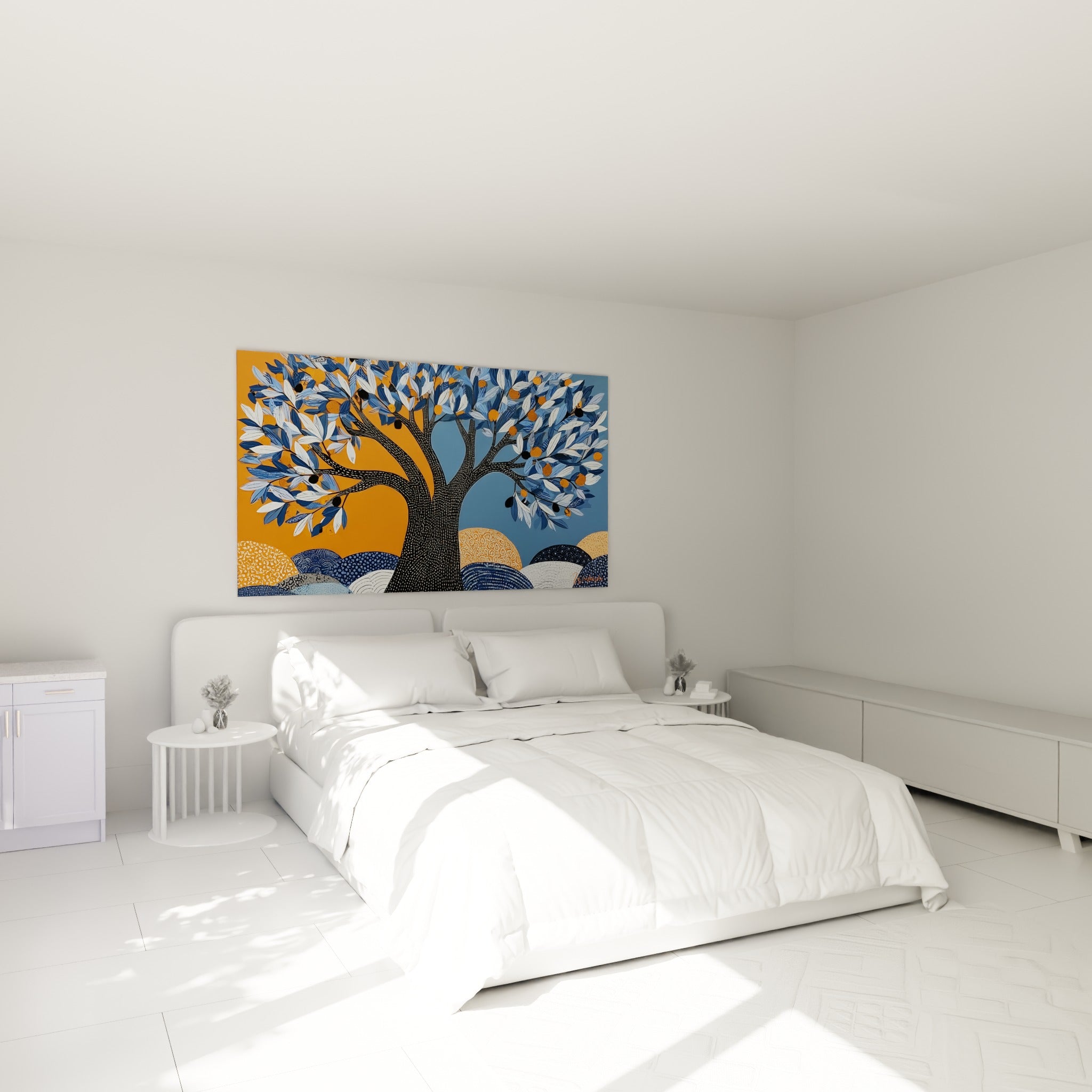 Arbre graphique bleu et orange, tronc texturé noir, au-dessus d'un lit dans une chambre claire