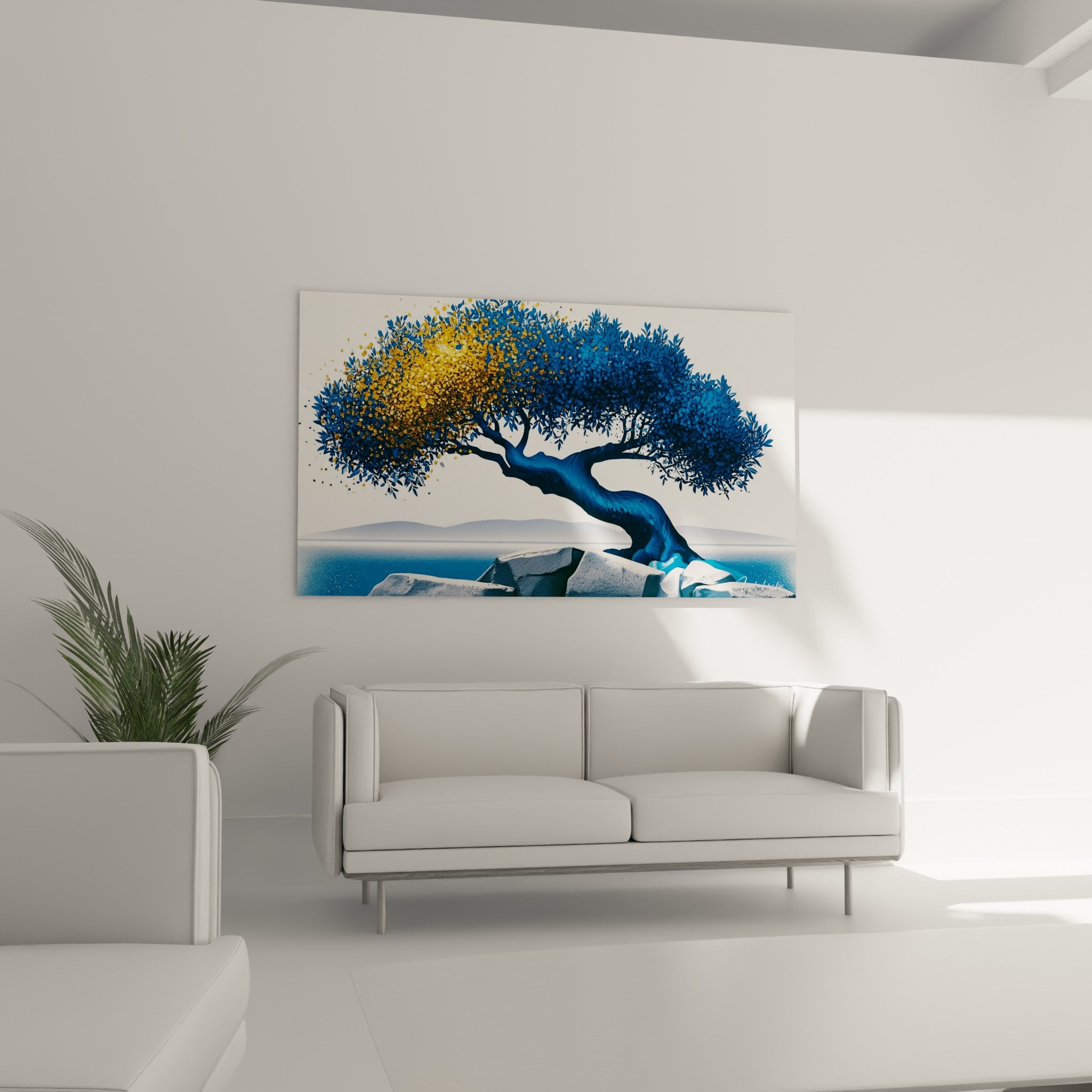 Arbre stylisé aux teintes bleu profond et jaune doré, accroché au-dessus d'un canapé dans un salon lumineux