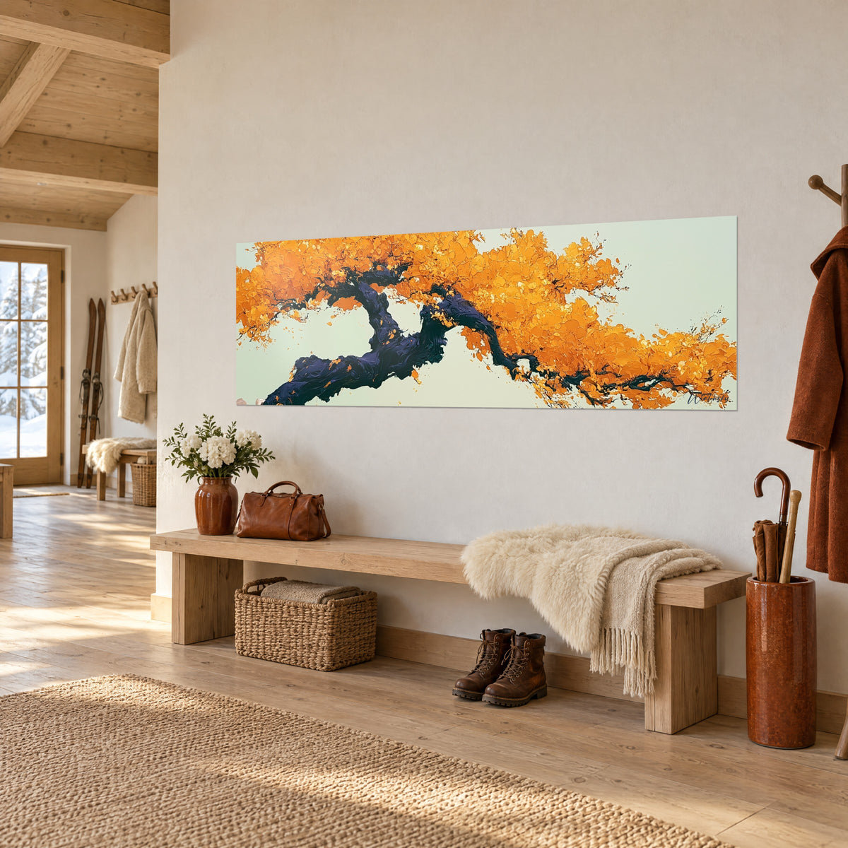 Quadro albero sinuoso, chioma zafferano su tronco blu notte, sfondo verde pallido, vista di tre quarti in un ingresso in legno chiaro