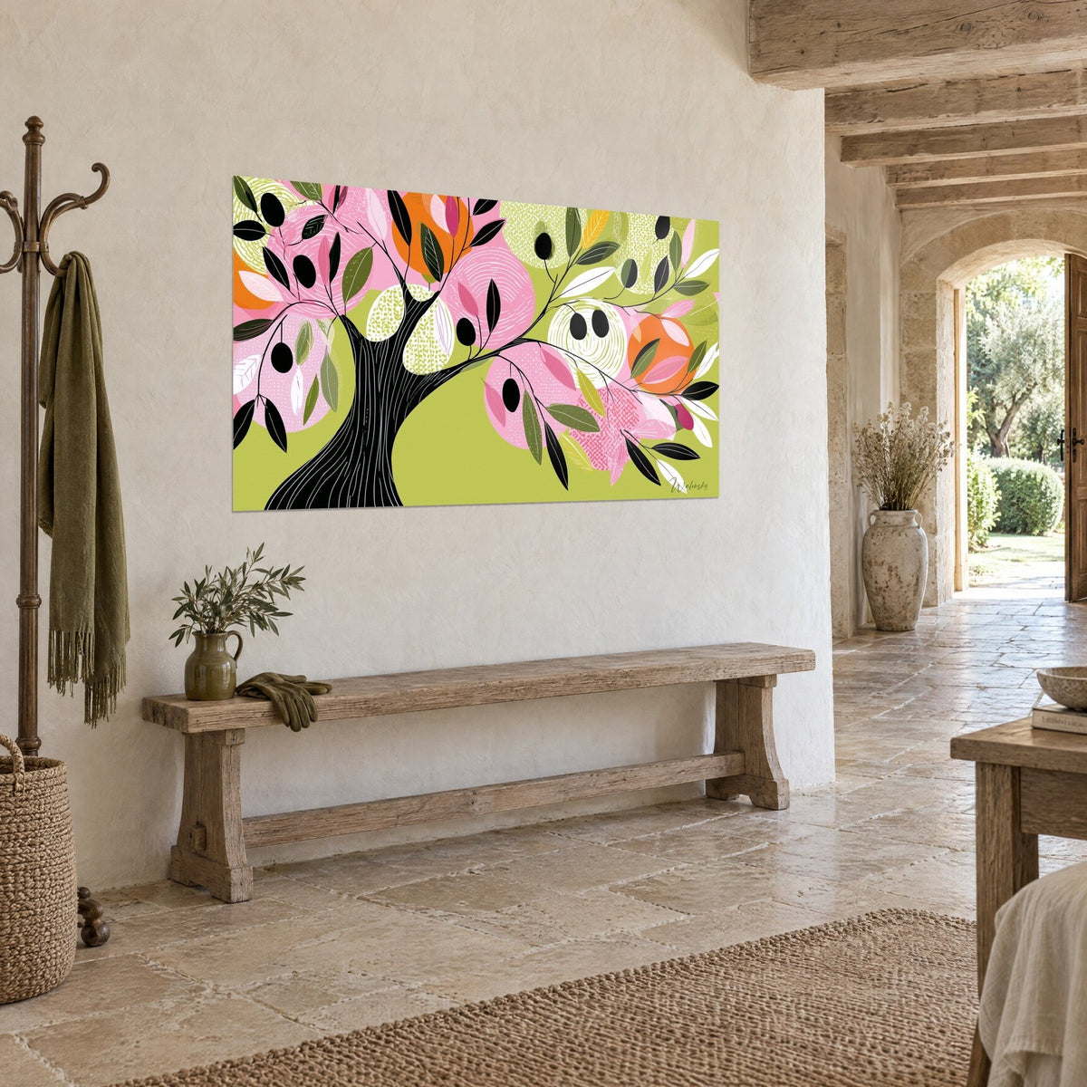 Cuadro árbol gráfico con aceitunas negras y discos naranja, rosa y verde anís, en la pared de una entrada de piedra