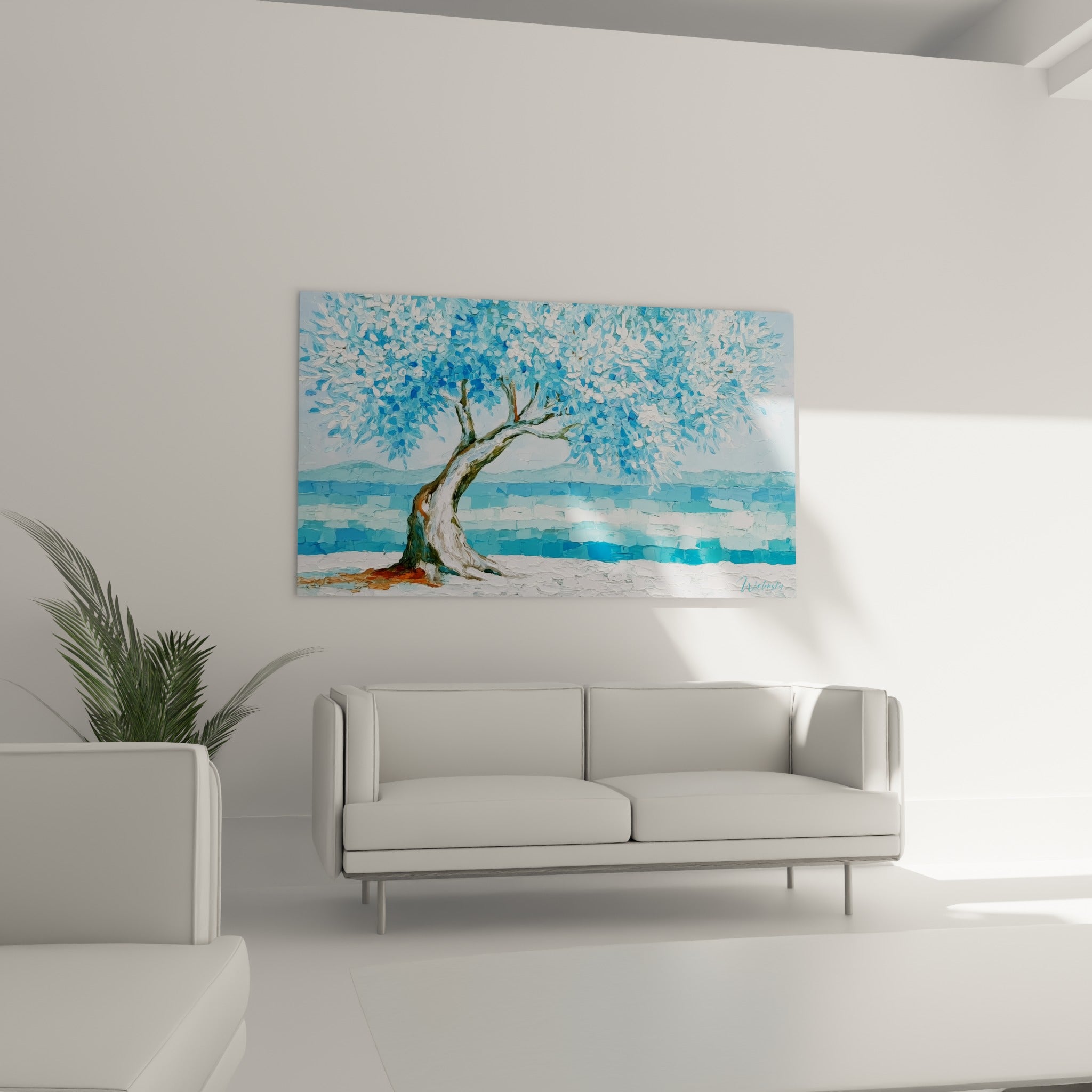 Feuillage bleu turquoise et blanc d'un olivier stylisé, tronc terracotta, au-dessus d'un canapé dans un salon lumineux