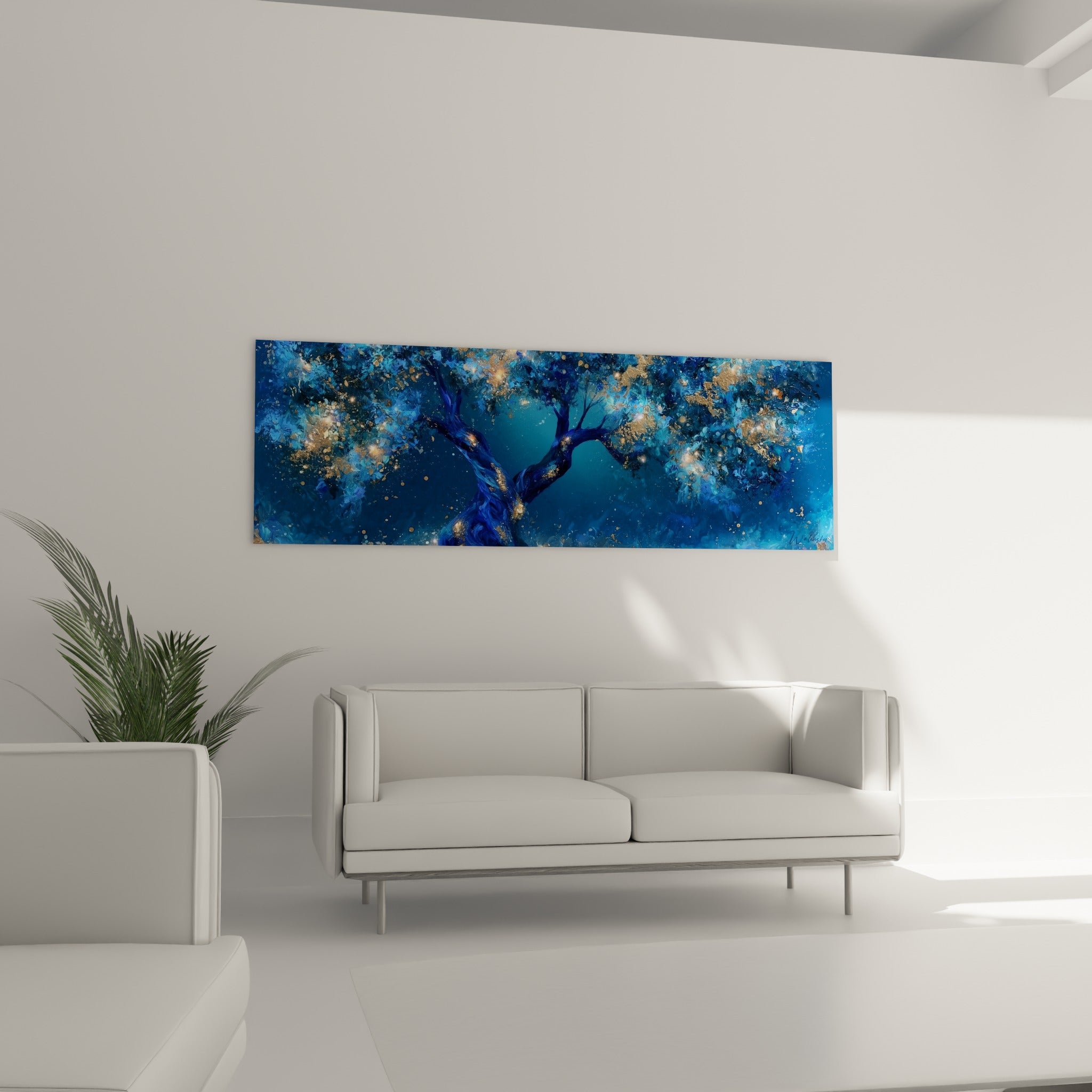 Feuillage scintillant bleu turquoise et or, disposé au-dessus d'un canapé dans un salon lumineux