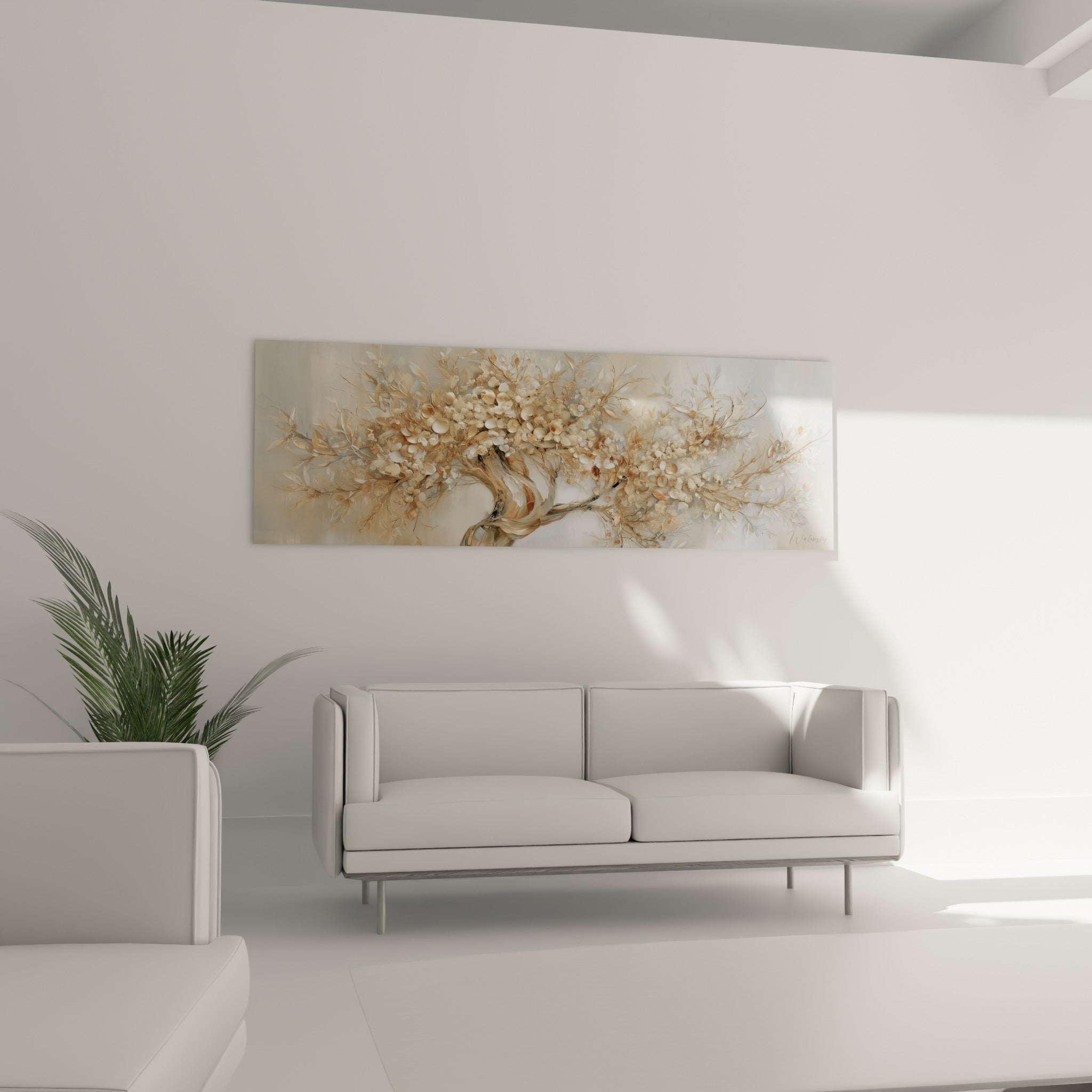 Fleurs d'Olivier blanc cassé et tronc doré au-dessus d'un canapé dans un salon lumineux