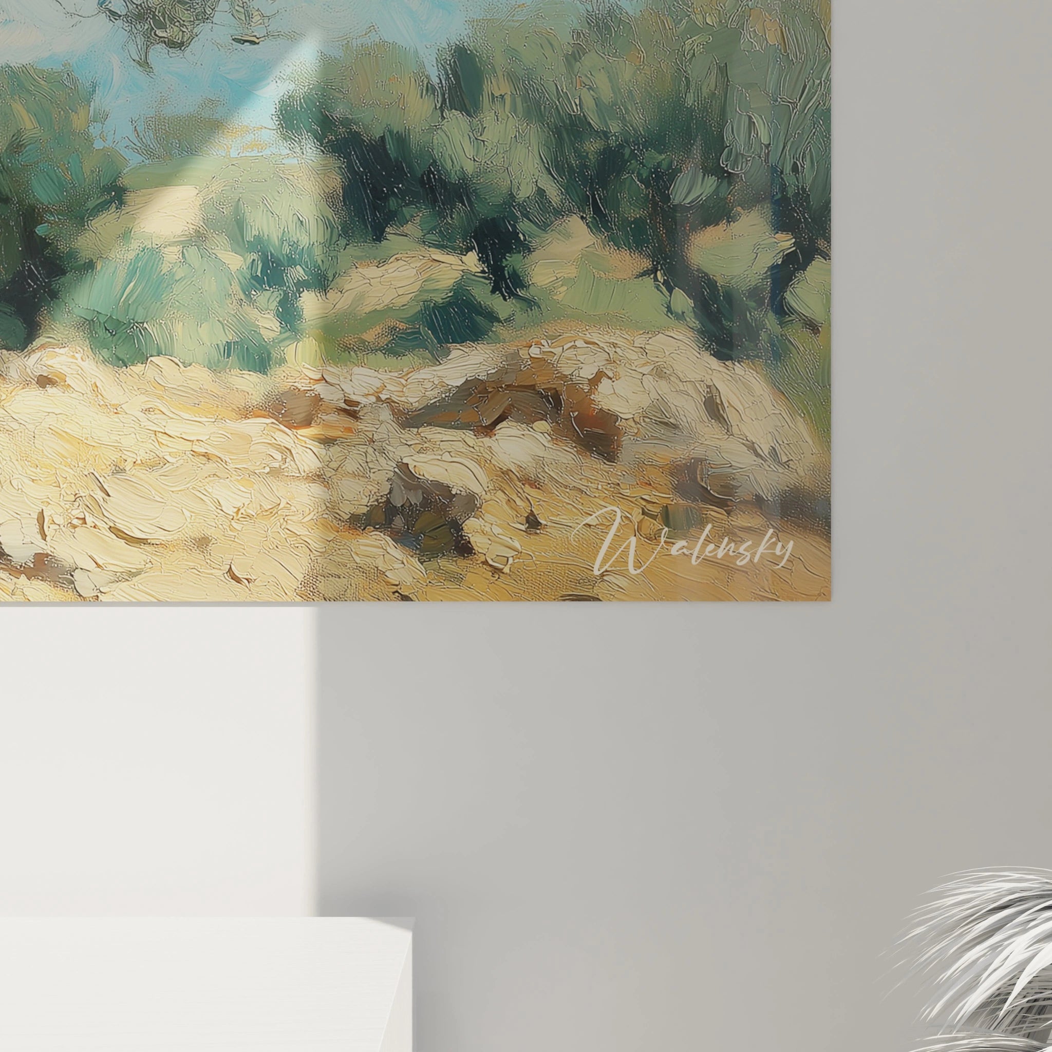 Un tableau paysage provençal mettant en scène un olivier majestueux au tronc sculpté et texturé, son feuillage vert-gris se détachant sur un ciel bleu éclatant, ancré dans un sol aride aux teintes beiges et dorées.
