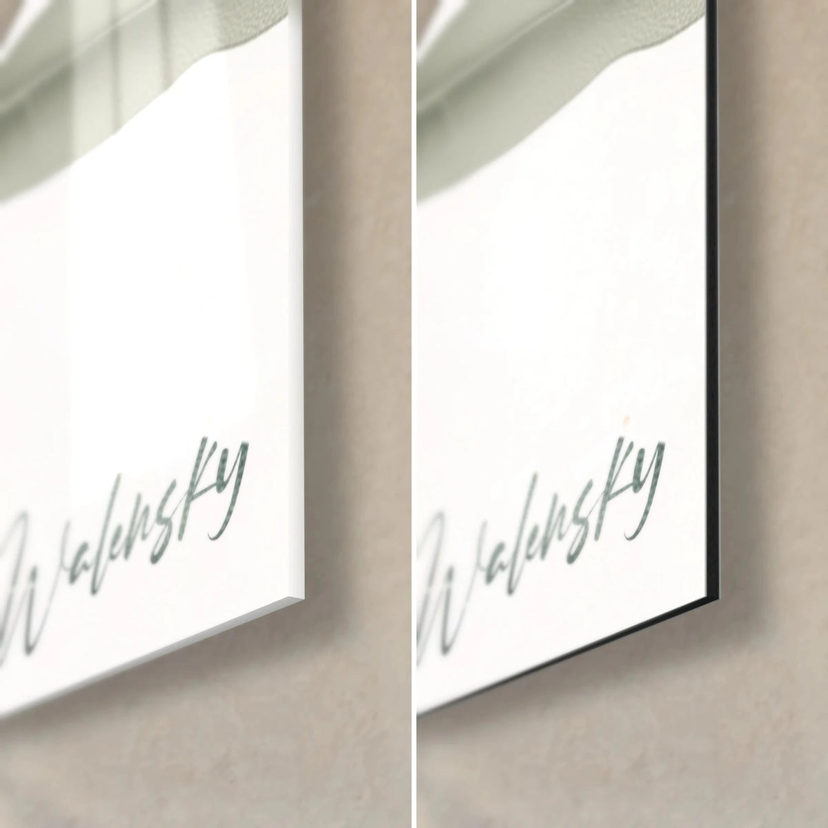 Schilderij olijfgebladerte in saliegroen op witte achtergrond, rechtsonder: glanzend glas links, mat zwart Dibond rechts