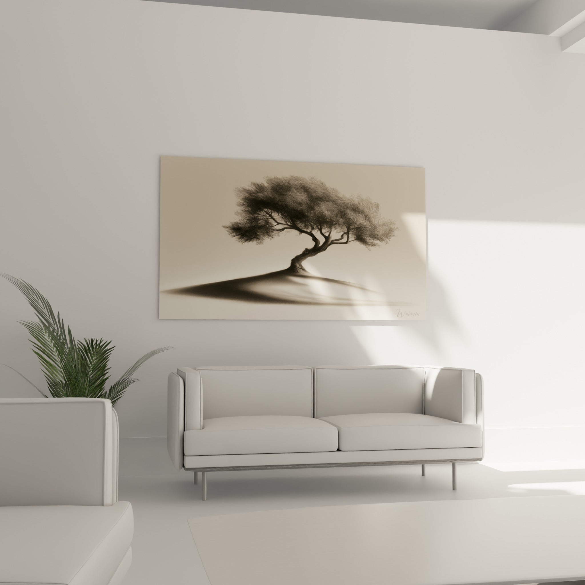 Arbre noir aux branches tordues sur fond sable, disposé au-dessus d'un canapé dans un salon lumineux