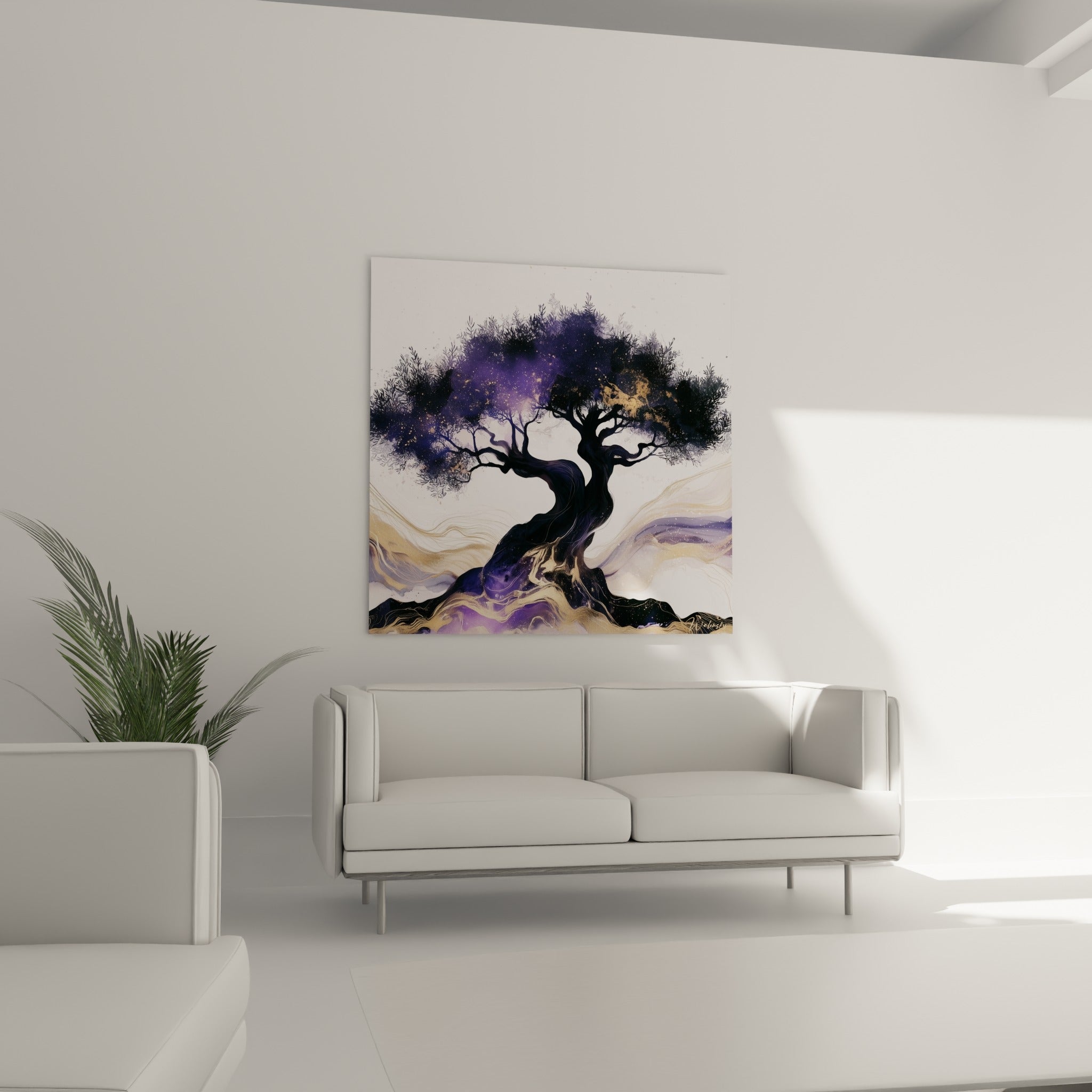 Arbre millénaire aux teintes anthracite et dorées, suspendu au-dessus d'un canapé dans un salon lumineux