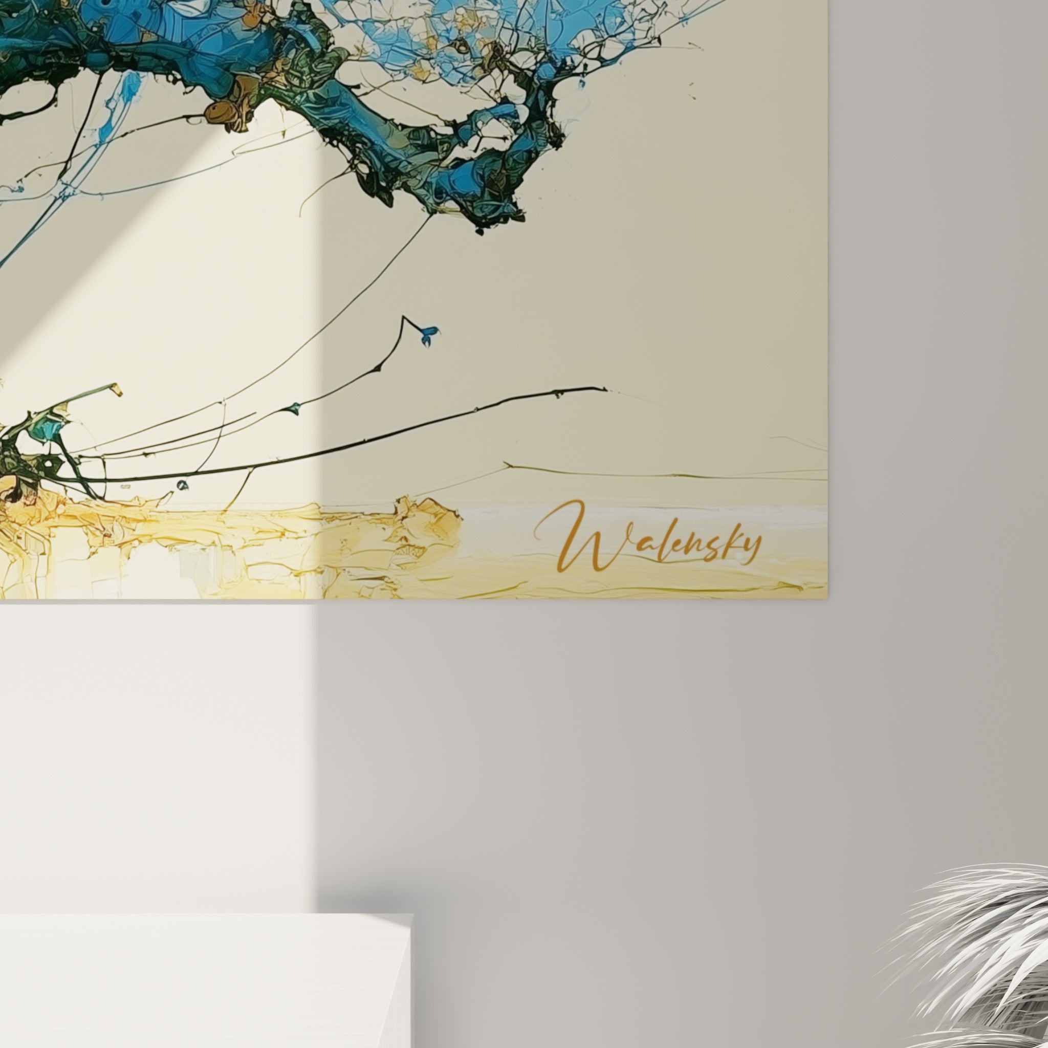 Grain de peinture visible sur le tronc bleu marine et coulures dorées de cet olivier accroché