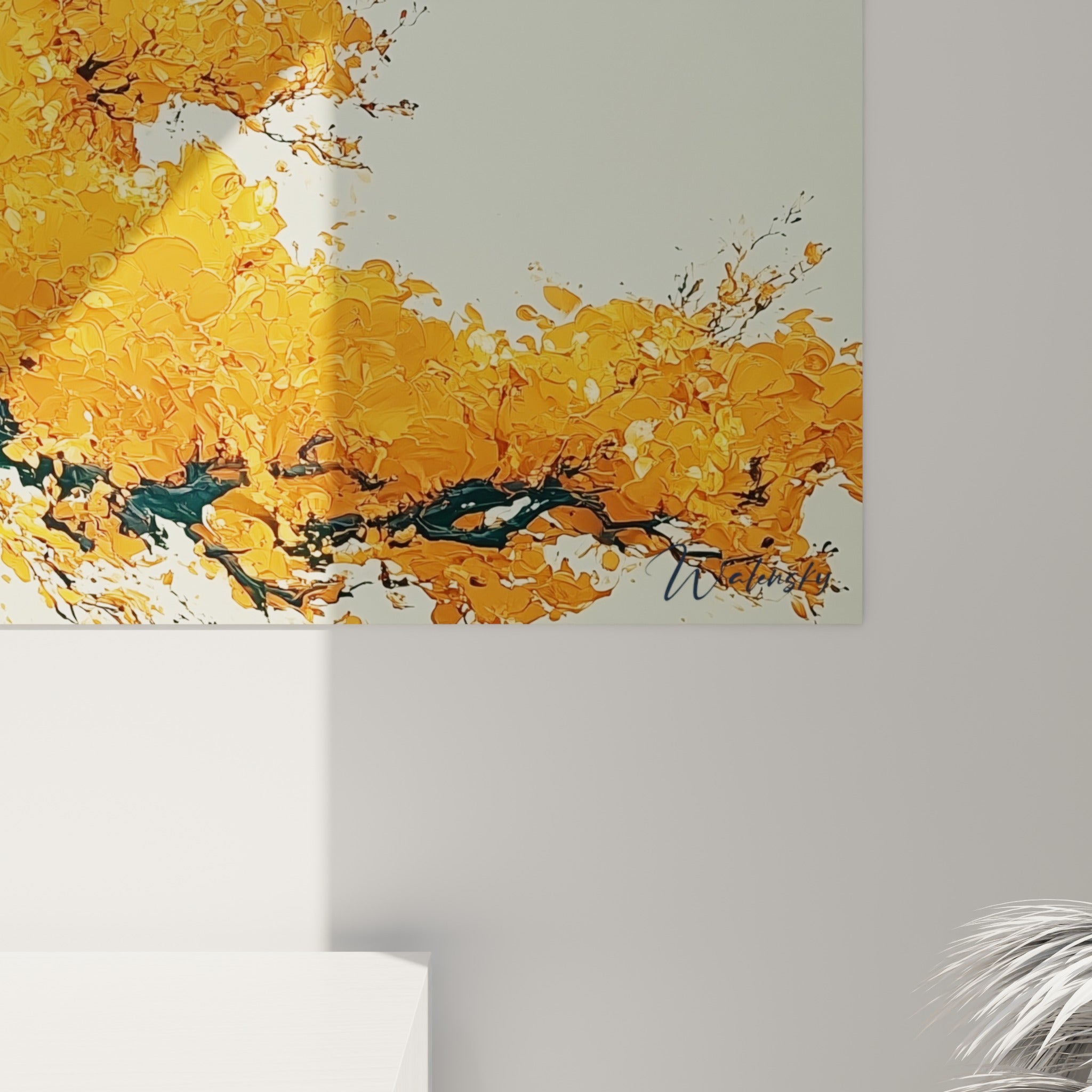 Empâtements orangés et coulures anthracite se mêlant sur la toile de cet olivier texturé