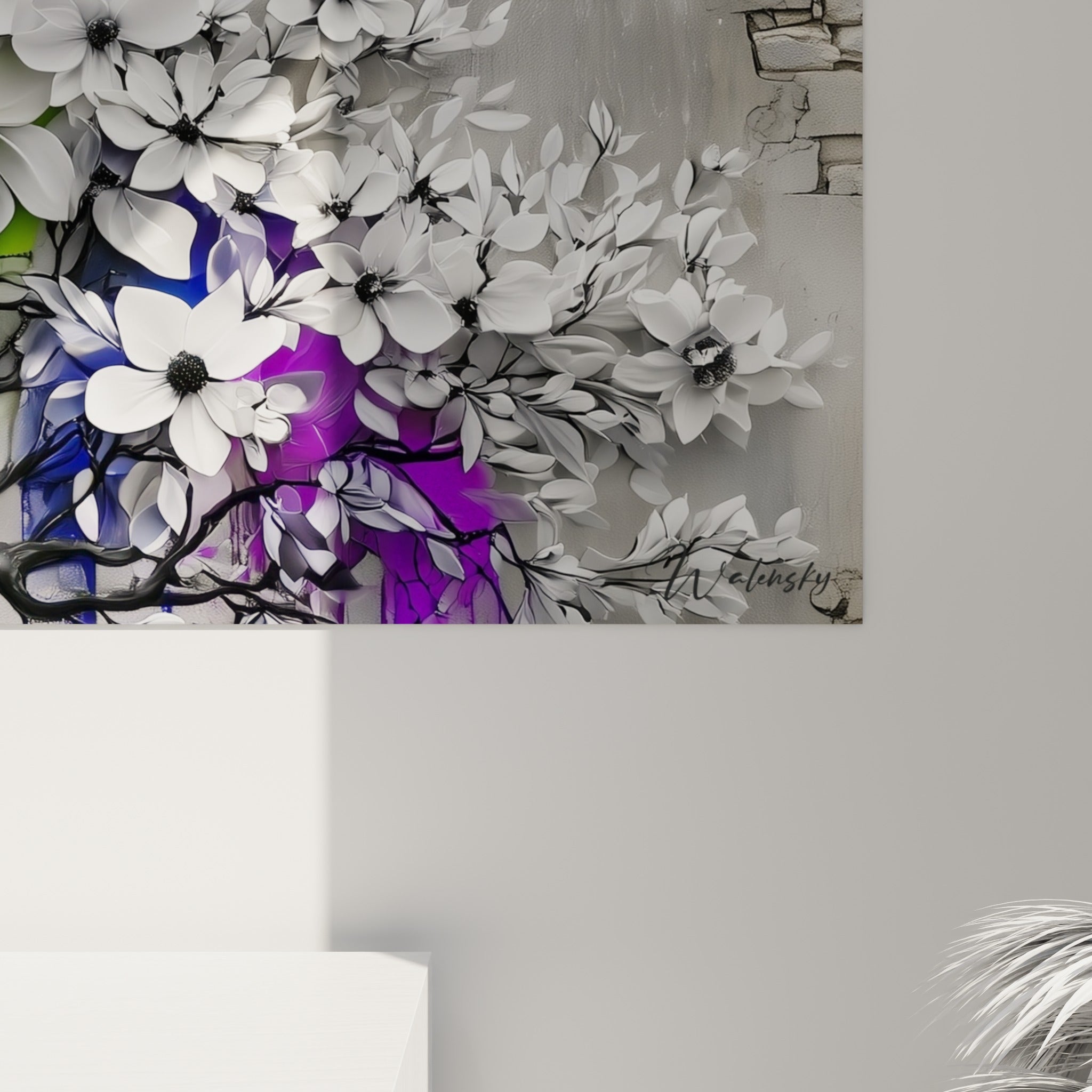 Empâtements blancs des pétales et coulures dorées et violettes visibles en gros plan sur la toile d'olivier