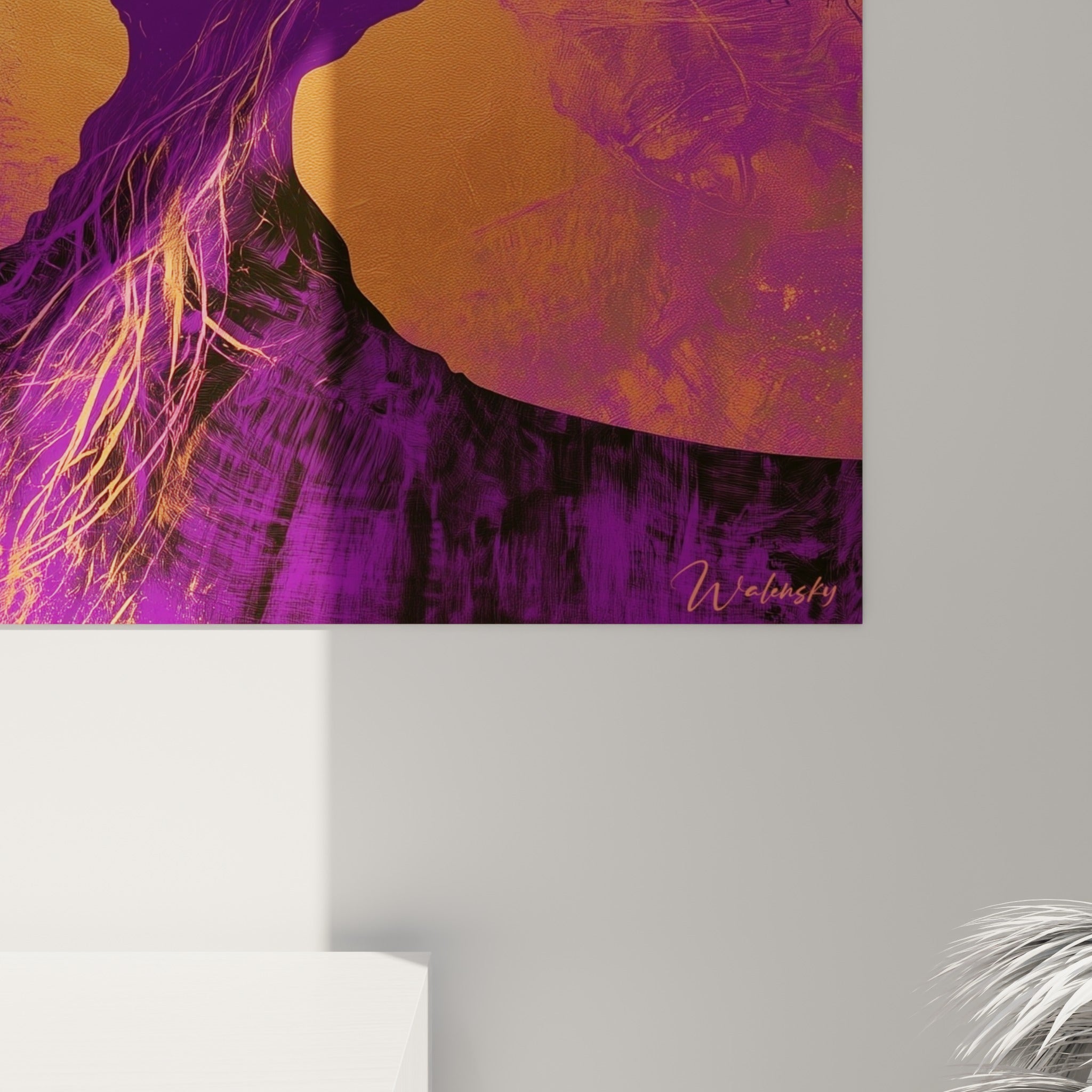 Empâtements de peinture sur le tronc violet, filaments dorés des racines et grain texturé de l'impression