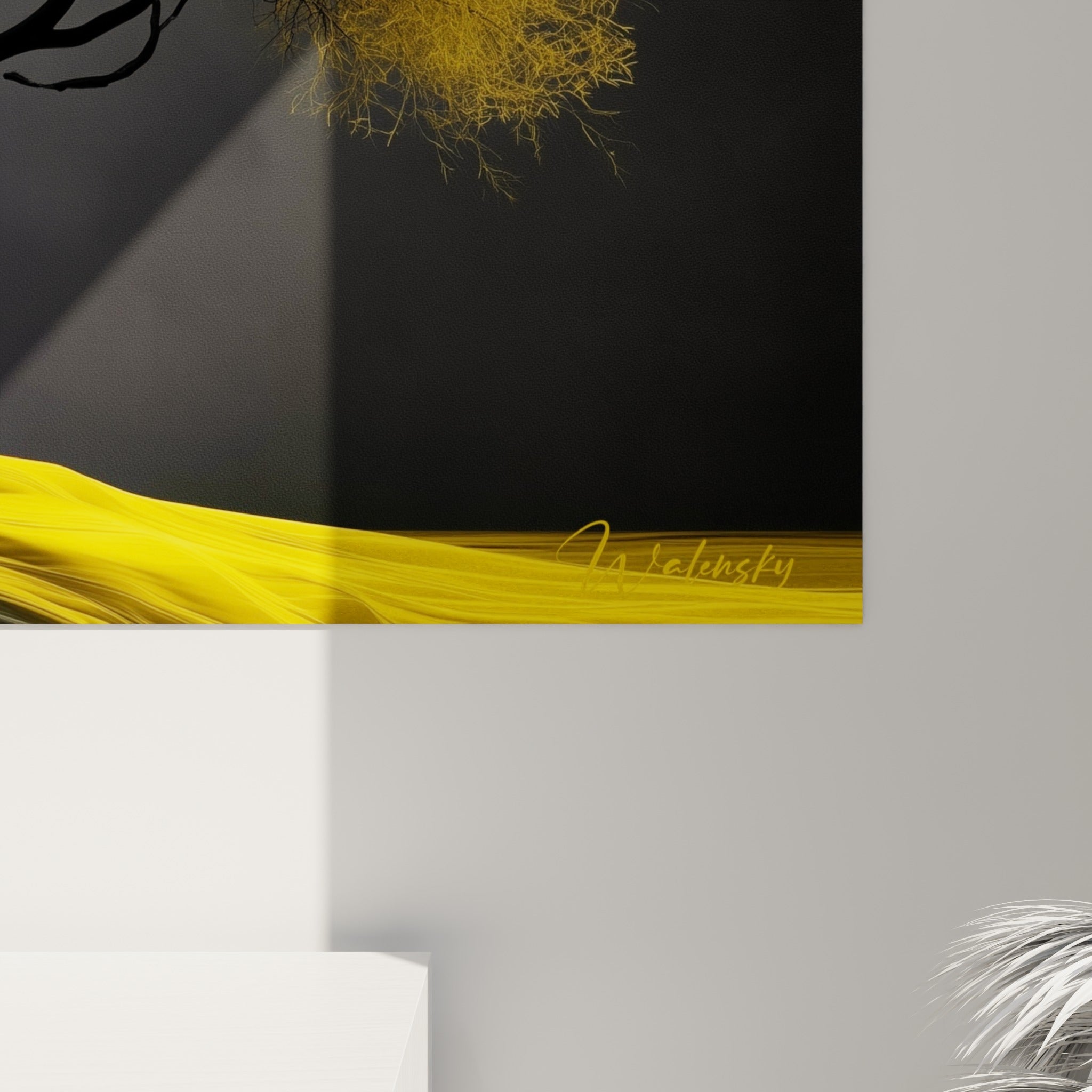 Détail du tronc noir texturé et des fines branches jaune vif de l'olivier, grain visible de l'impression